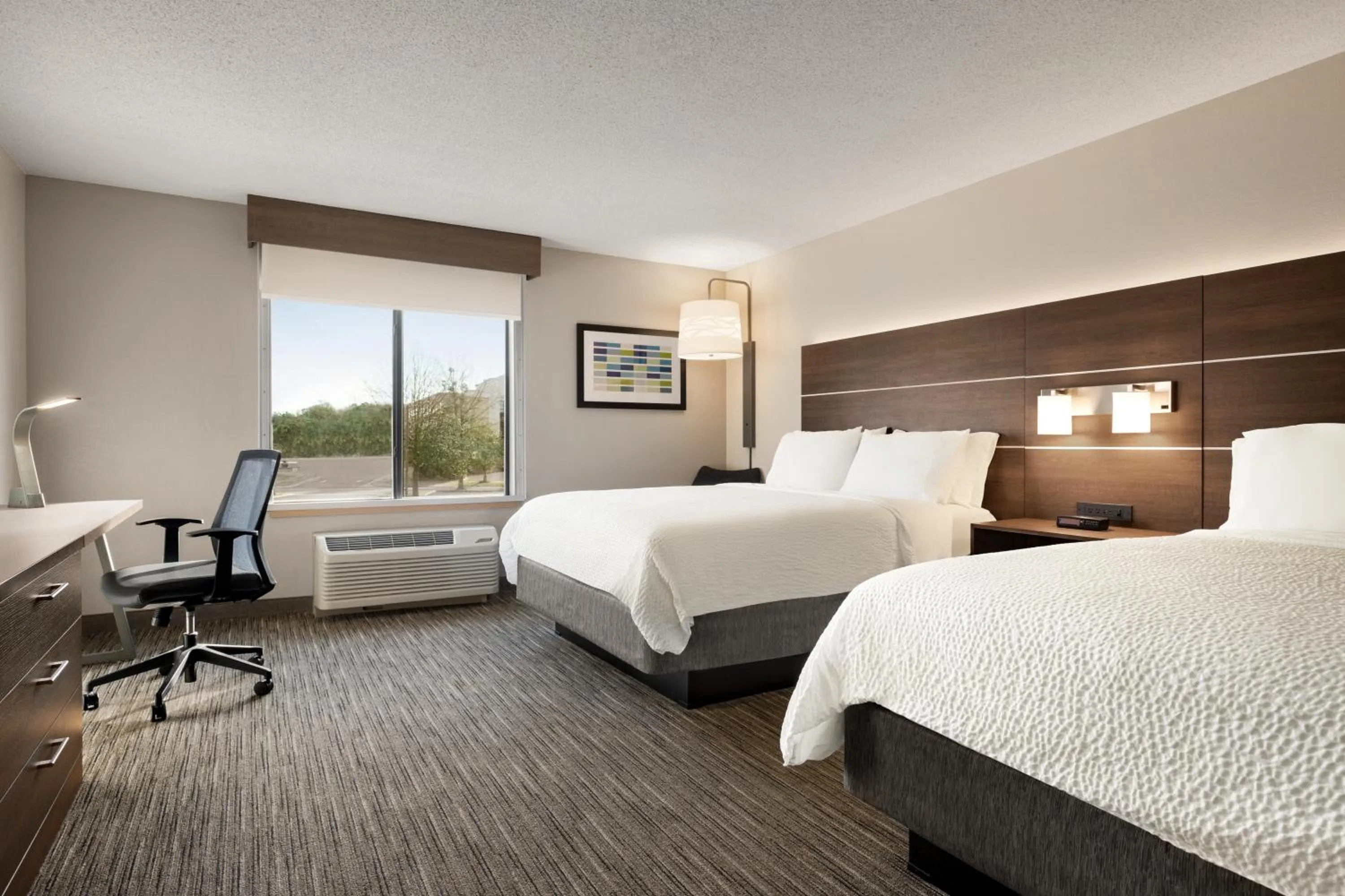 Bed in Holiday Inn Express Hotel & Suites Anniston/Oxford by IHG