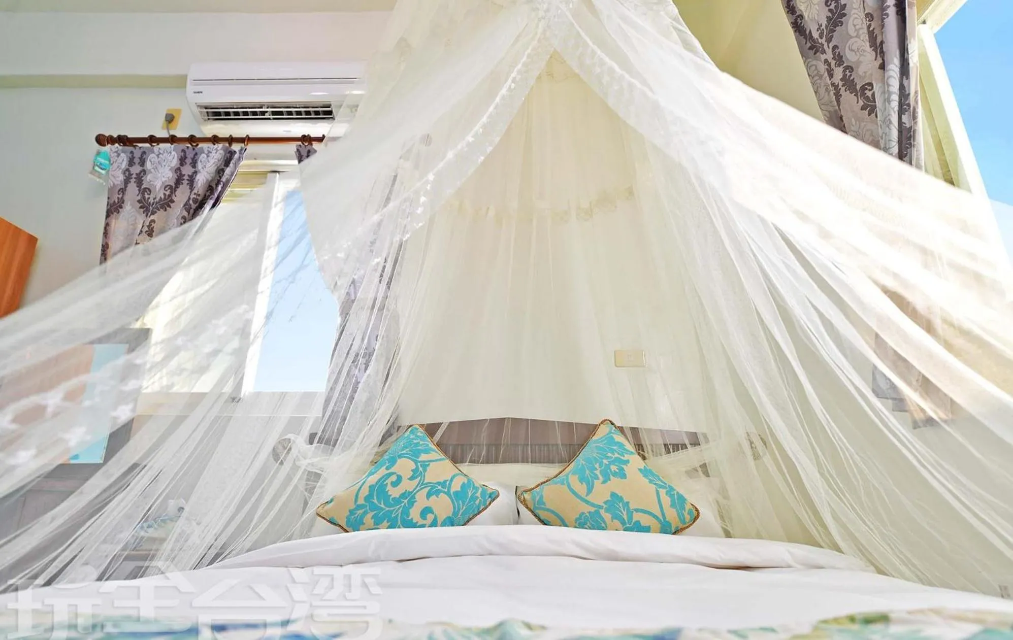 Photo of the whole room, Bed in Yan Hai De Dai B&B