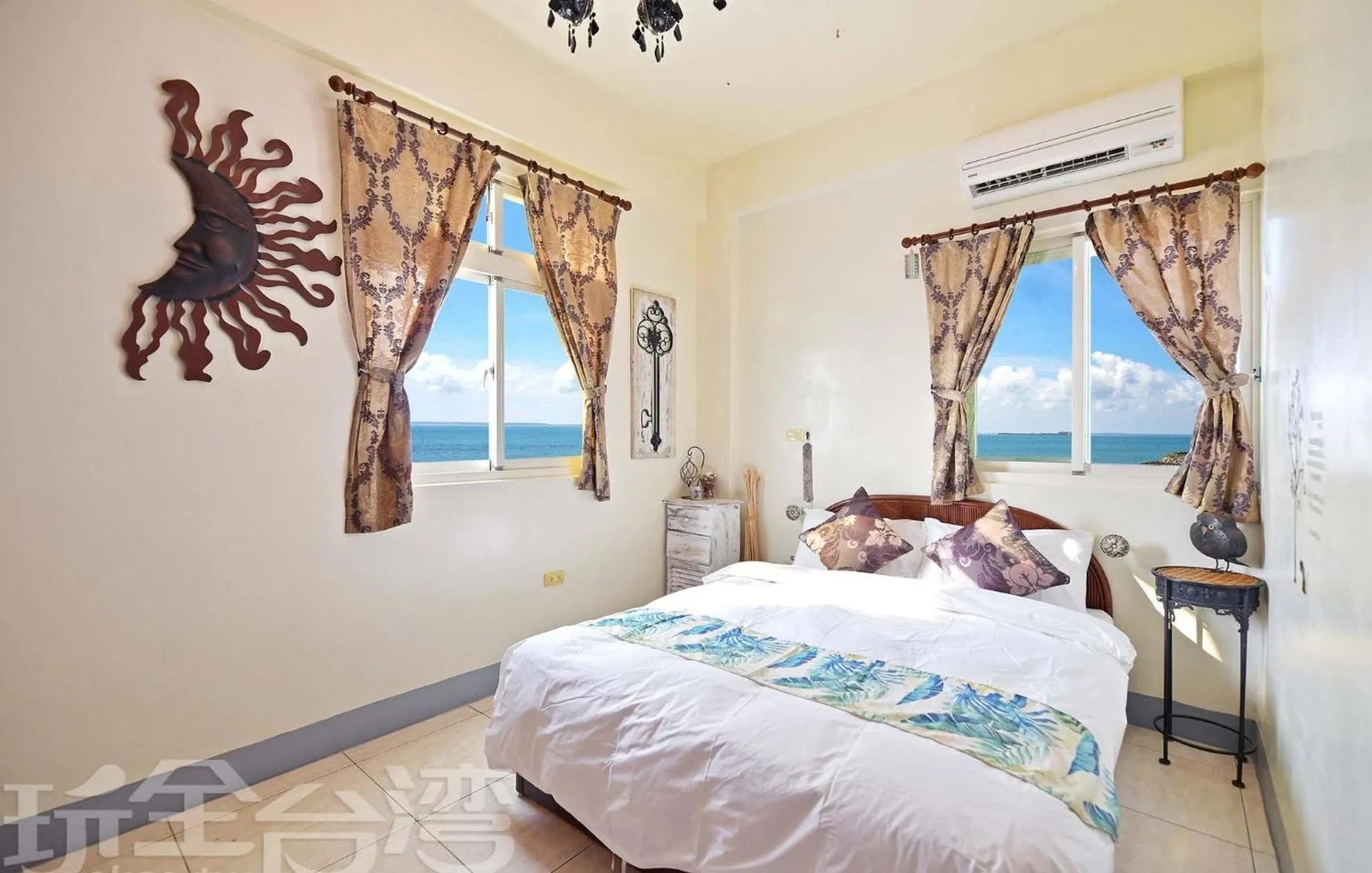 Photo of the whole room, Bed in Yan Hai De Dai B&B