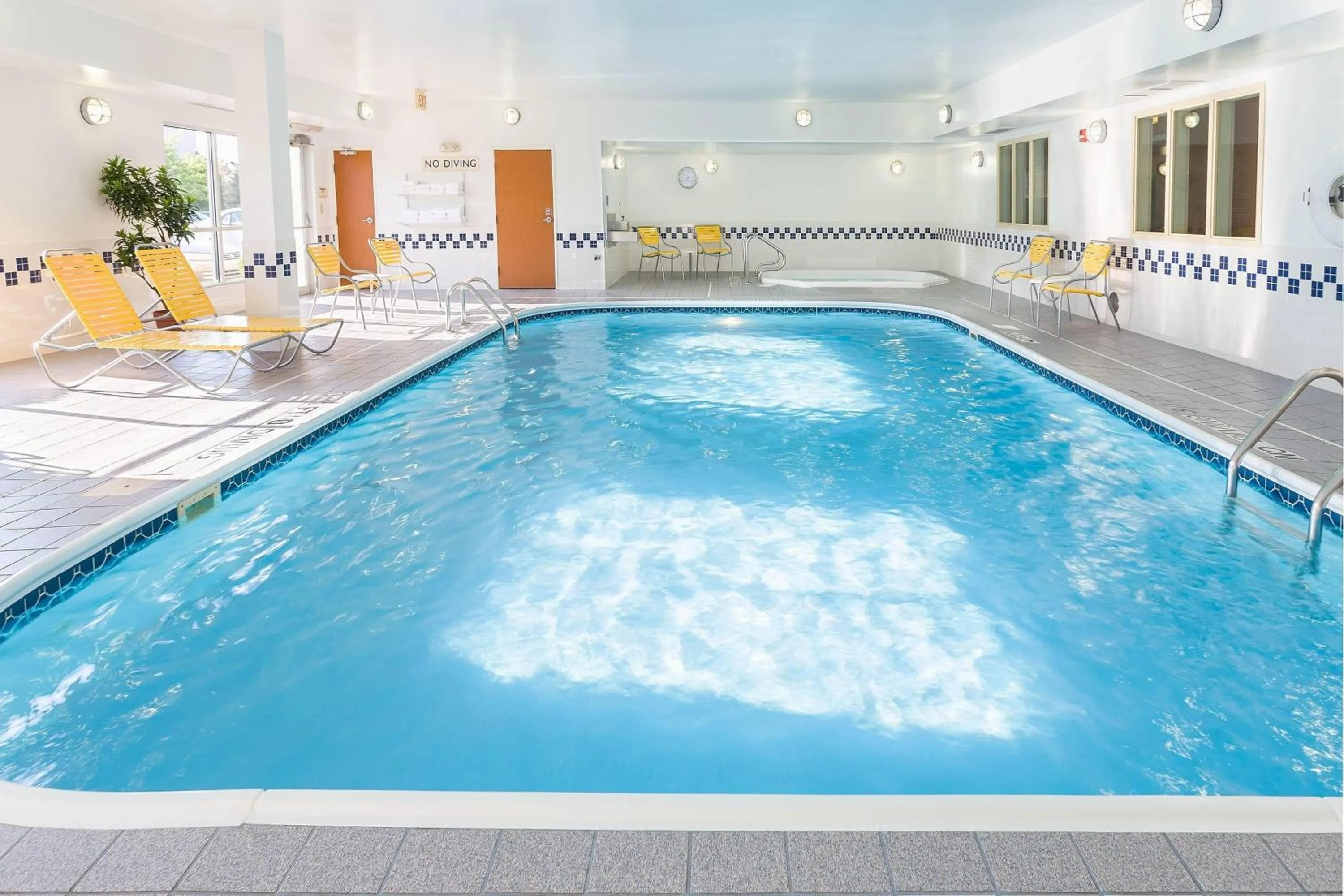 Swimming pool in Fairfield Inn & Suites Grand Rapids