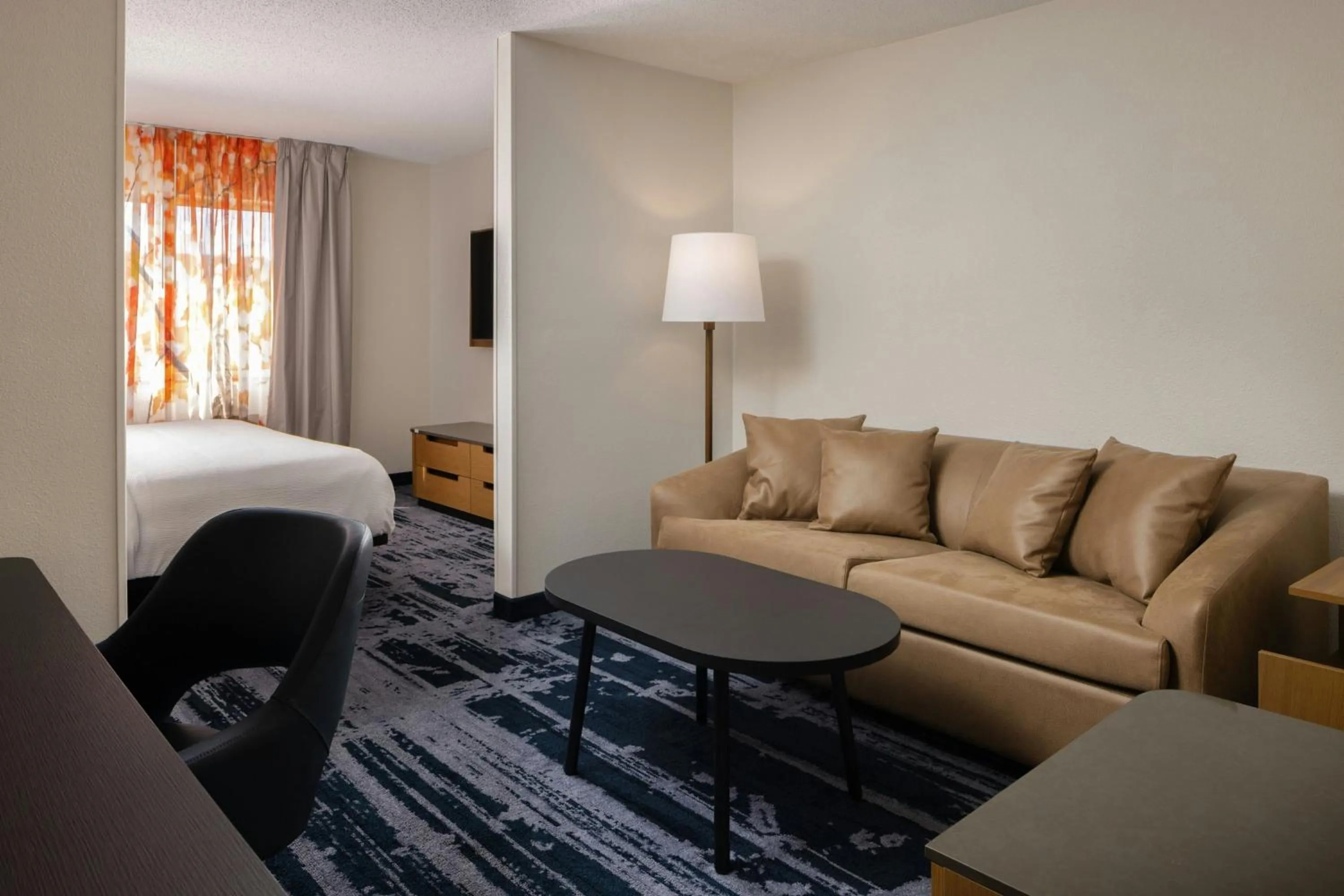 Living room, Bed in Fairfield Inn & Suites Grand Rapids