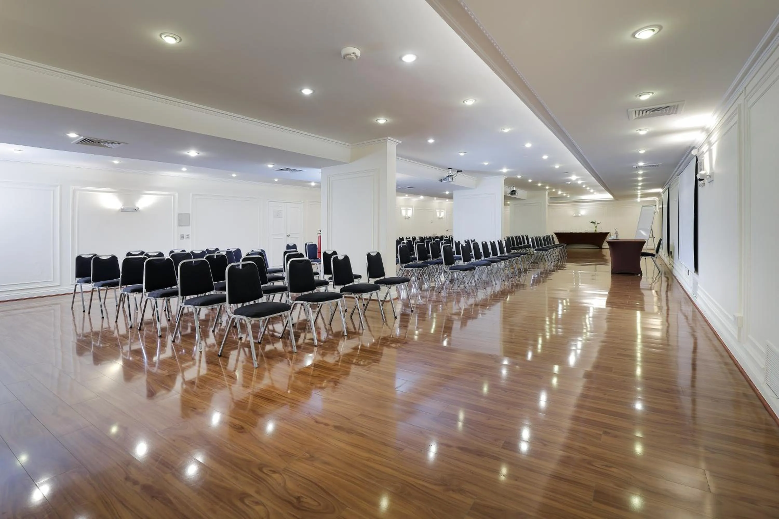 Meeting/conference room in MR Express (ex Hotel Neruda Express)