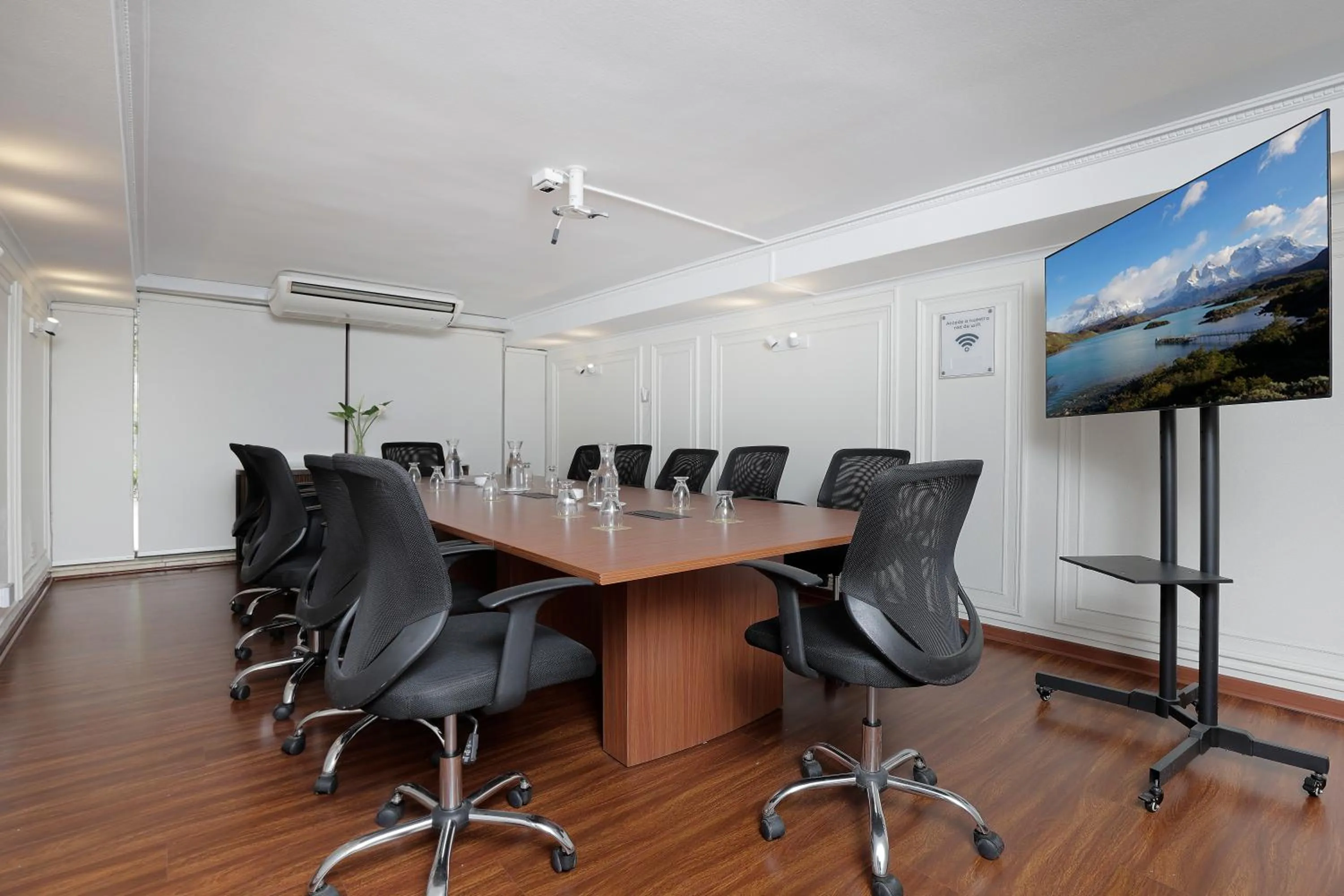 Meeting/conference room in MR Express (ex Hotel Neruda Express)