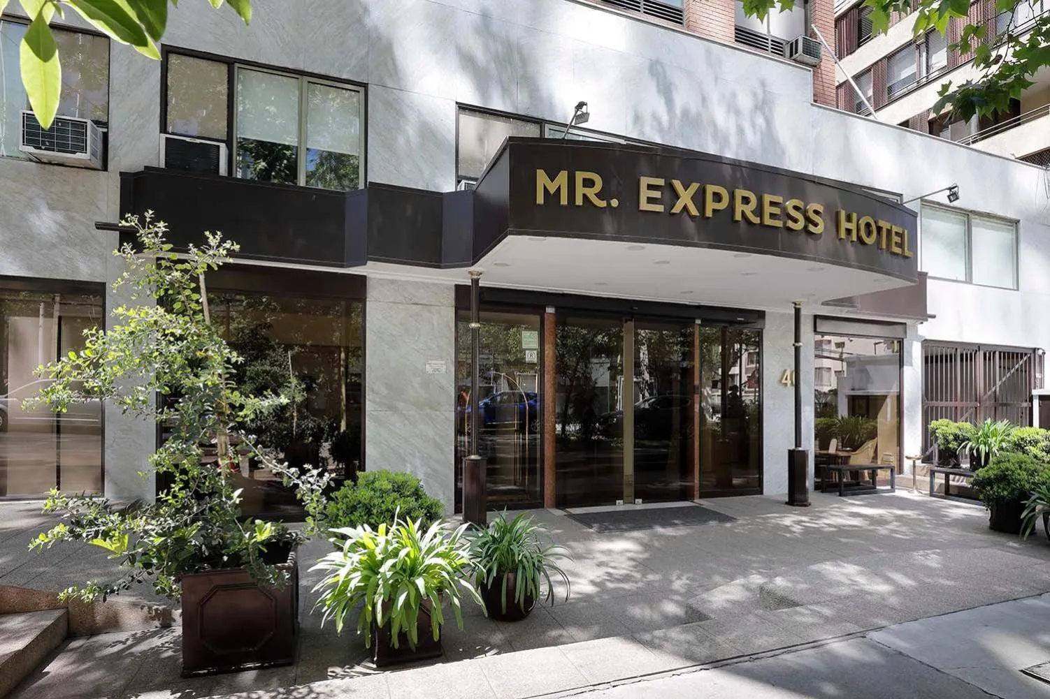 Facade/entrance in MR Express (ex Hotel Neruda Express)