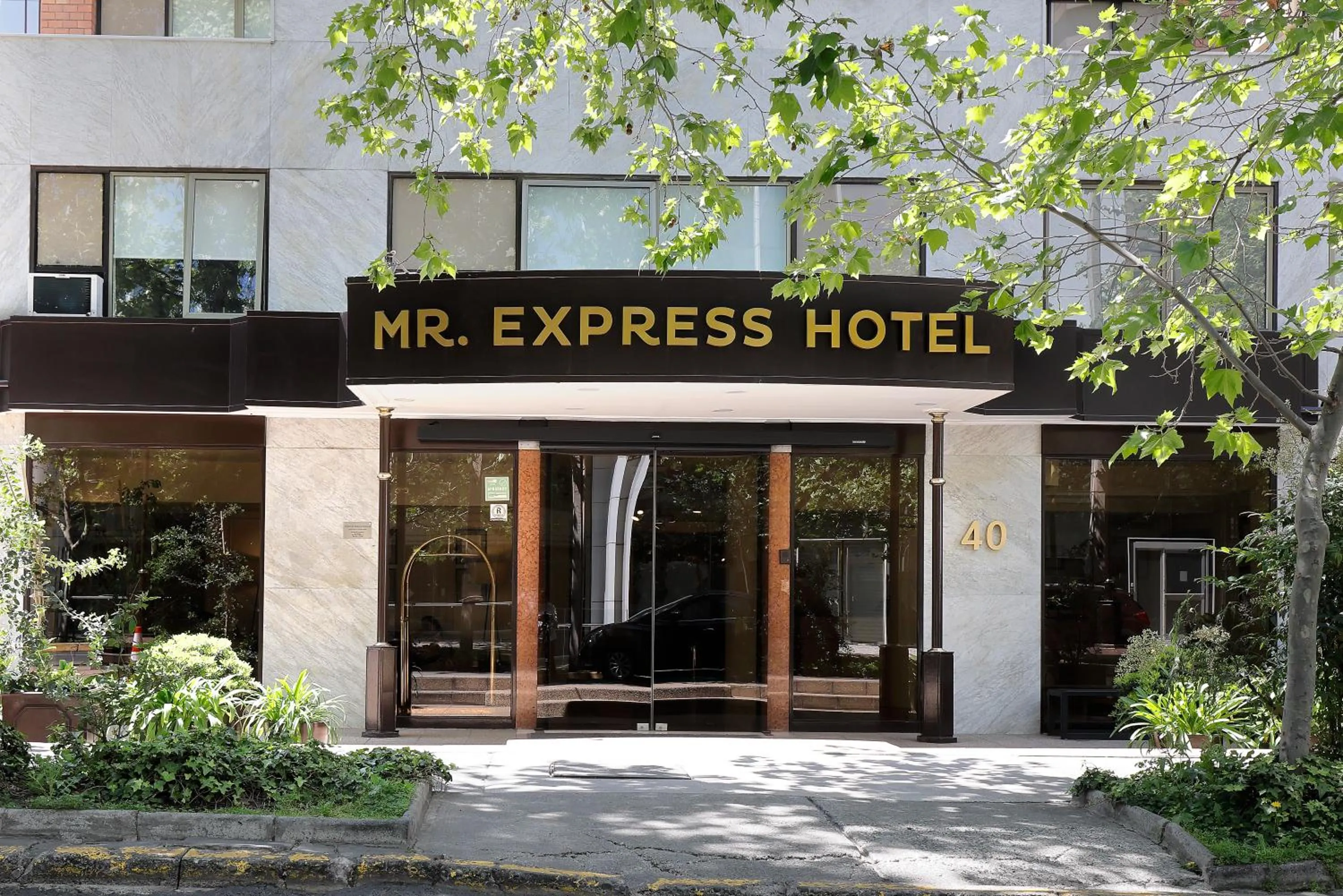 Facade/entrance in MR Express (ex Hotel Neruda Express)