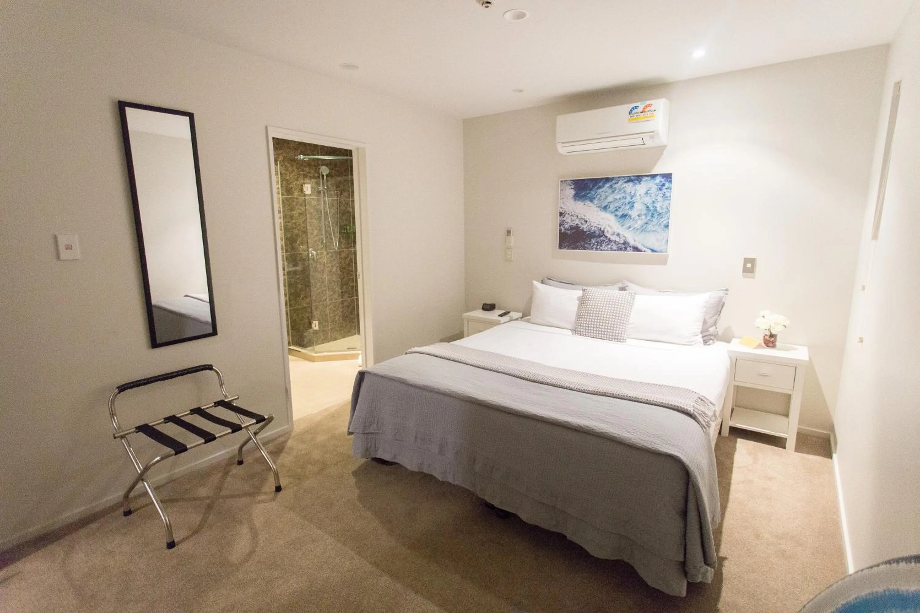 Bed in Colombo Lodge Hotel