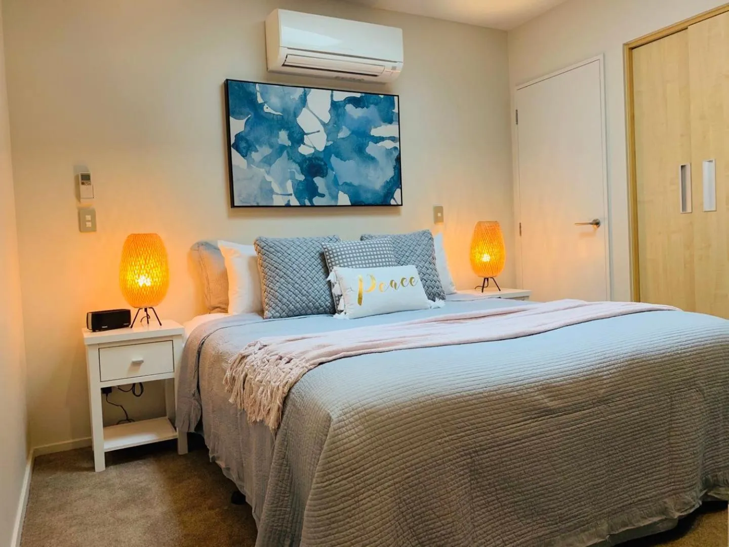 Bed in Colombo Lodge Hotel