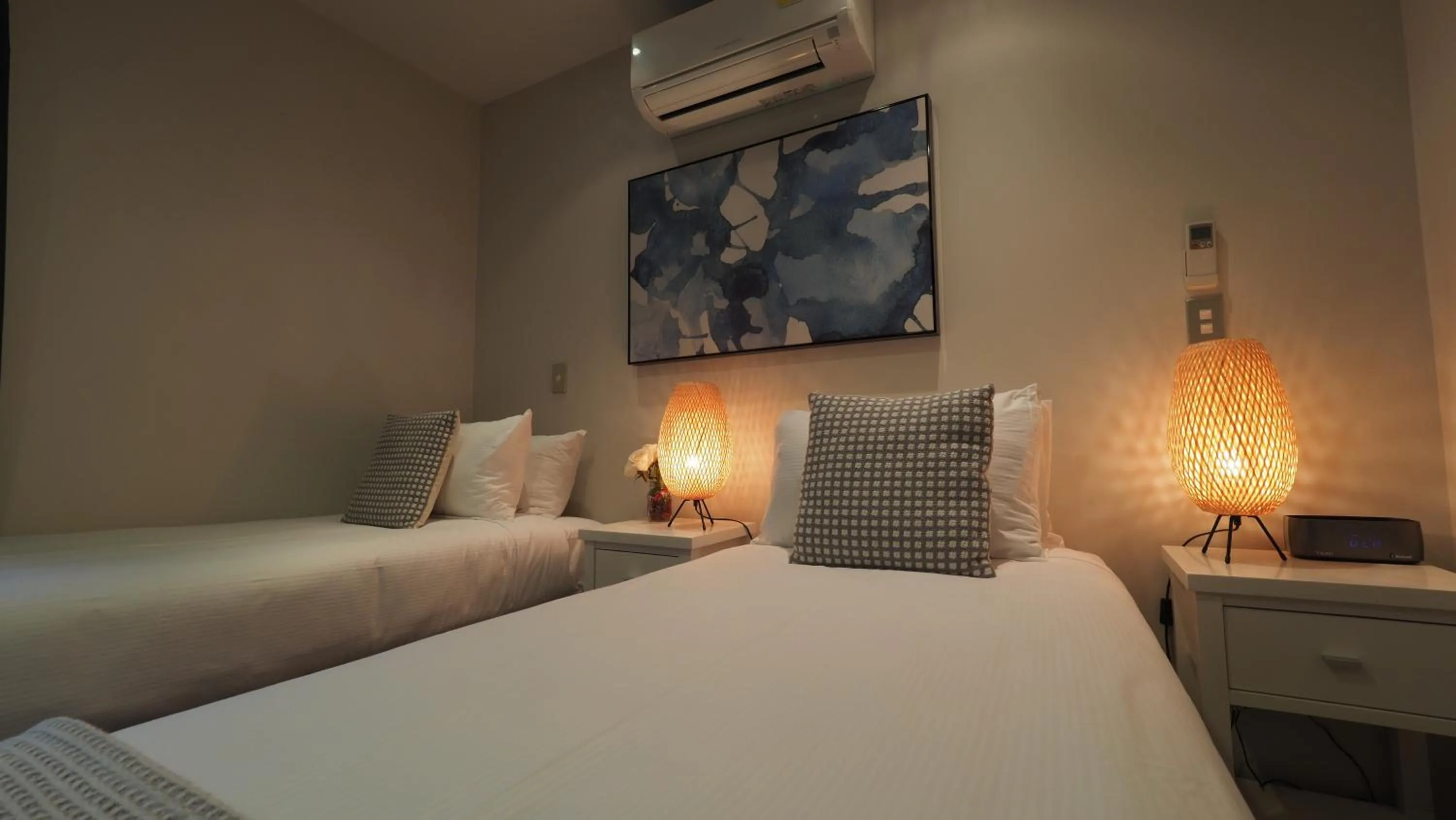 Bed in Colombo Lodge Hotel