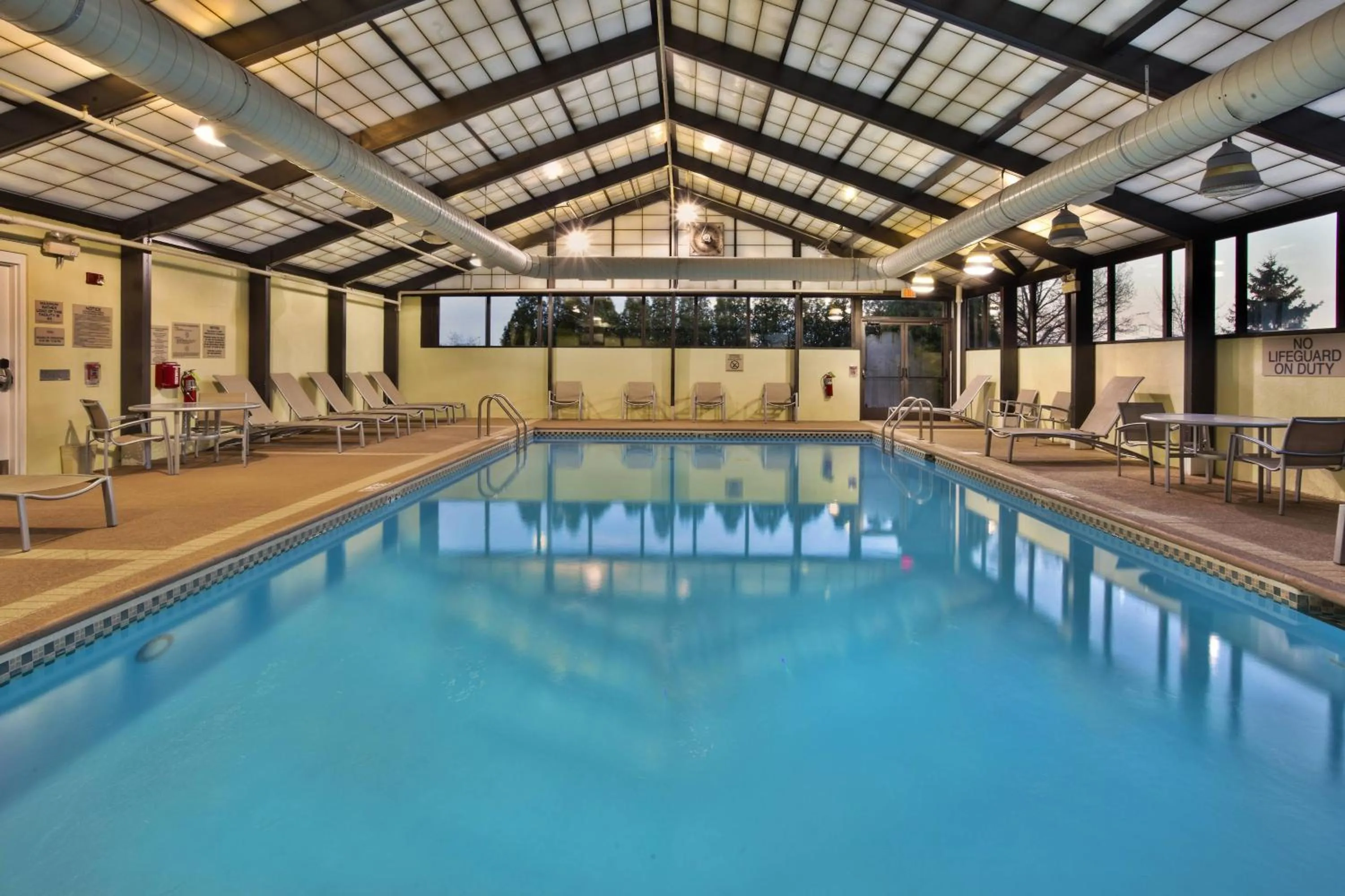 Swimming pool in SpringHill Suites by Marriott Chicago Naperville Warrenville