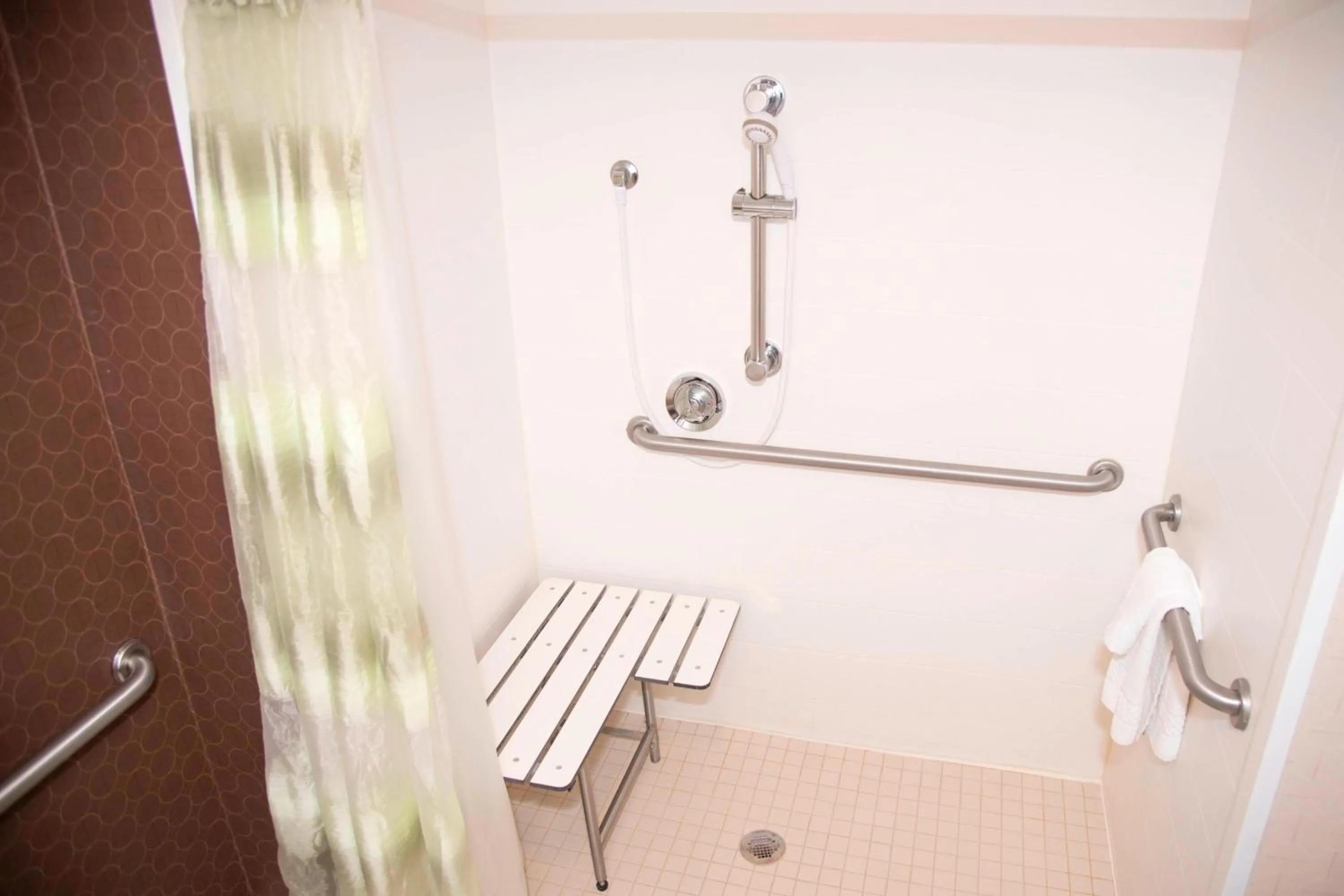 Bathroom in SpringHill Suites by Marriott Chicago Naperville Warrenville