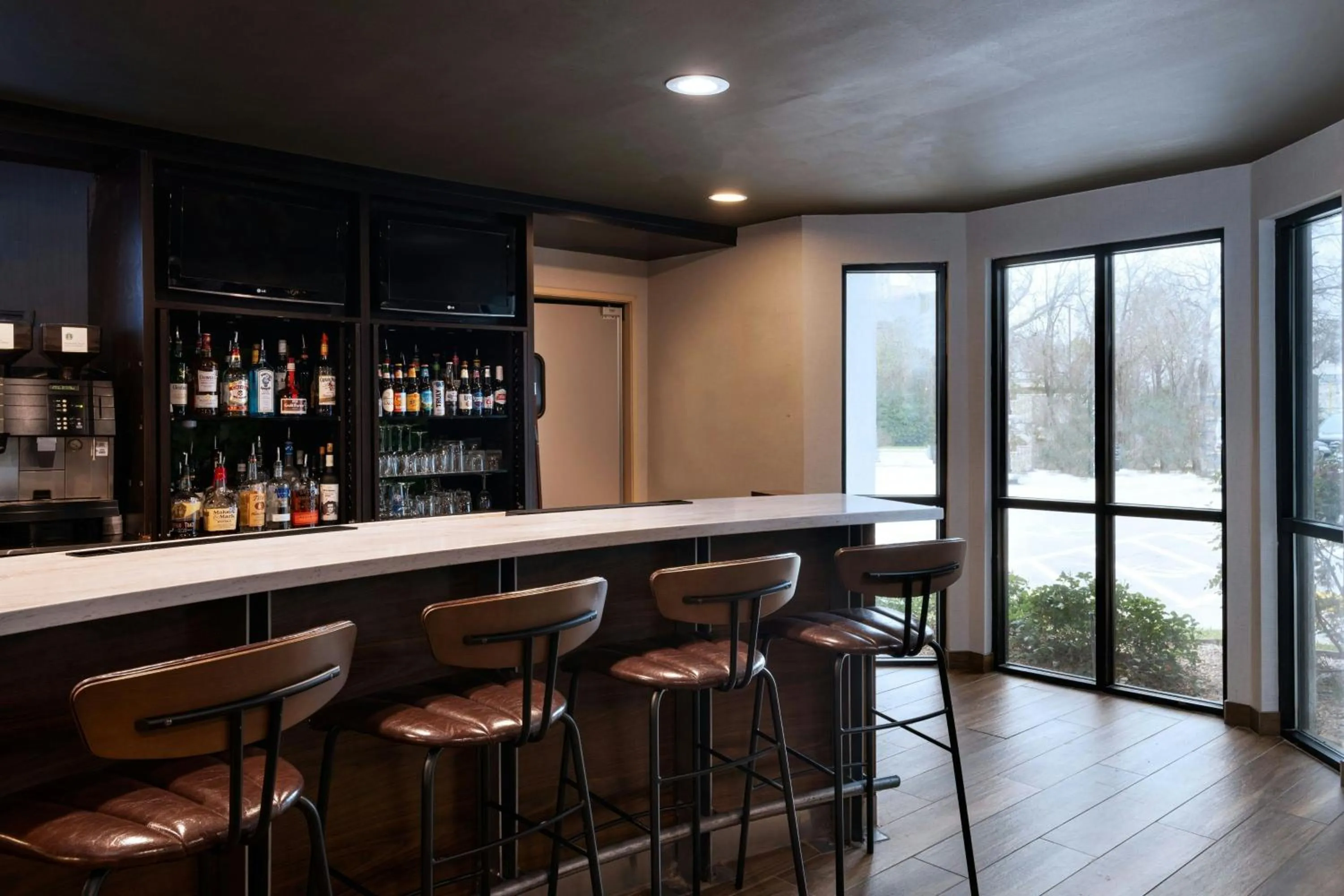 Lounge or bar in Courtyard Houston The Woodlands