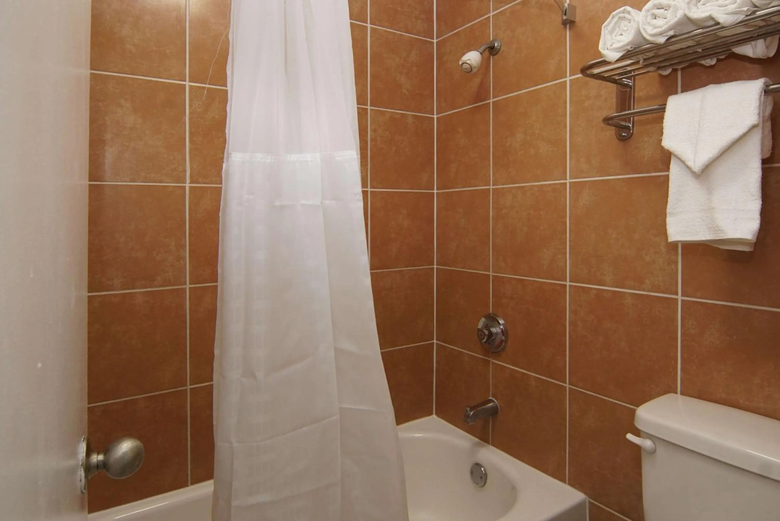Bathroom in Motel 6-Lancaster, TX - DeSoto - Lancaster