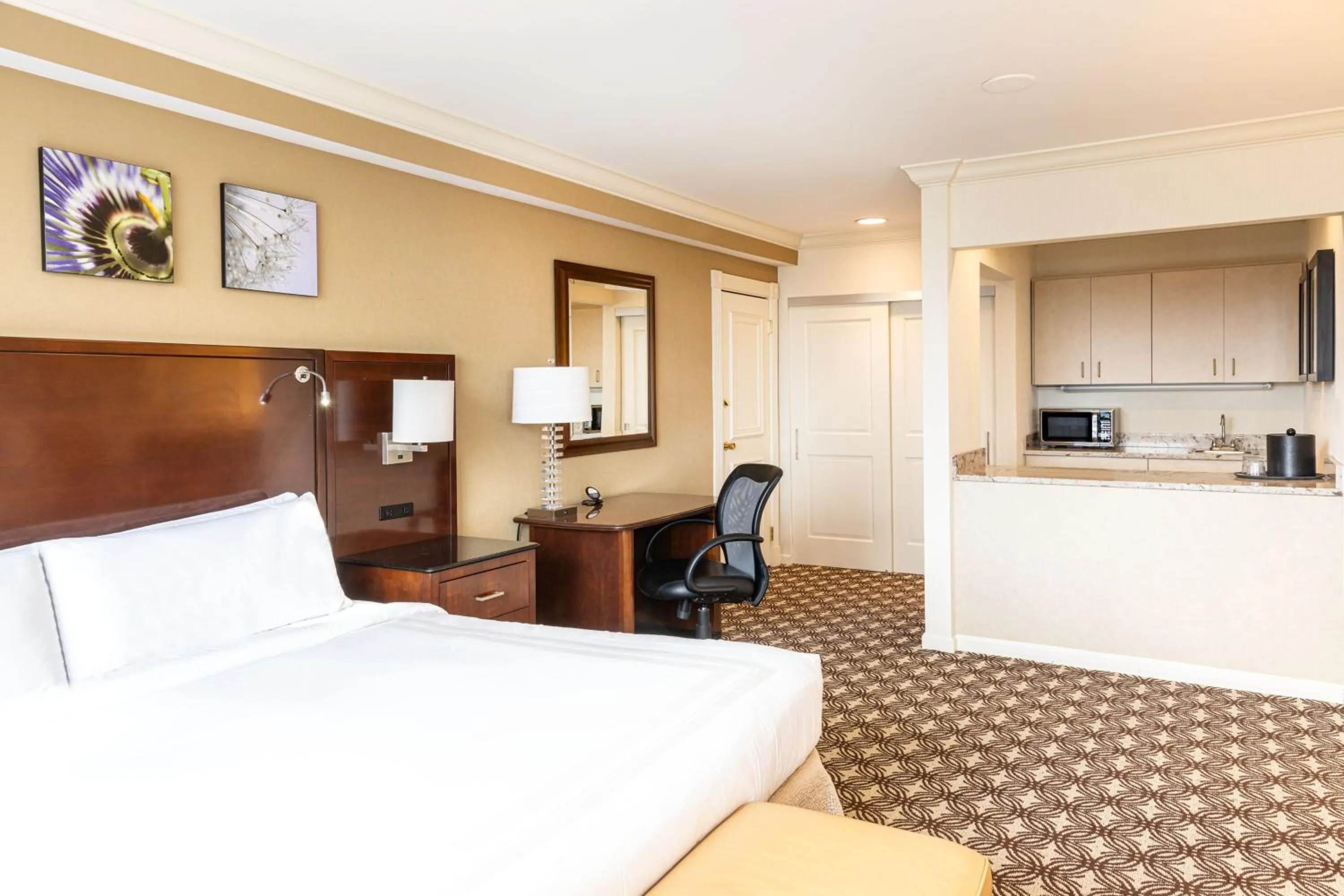 Bedroom, Bed in Pittsburgh Marriott City Center