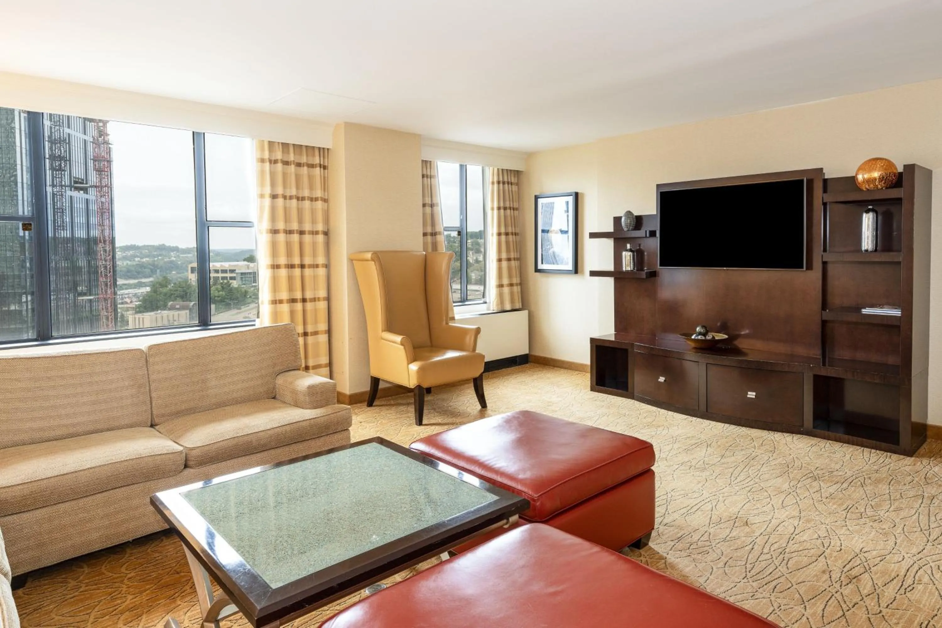 Living room in Pittsburgh Marriott City Center