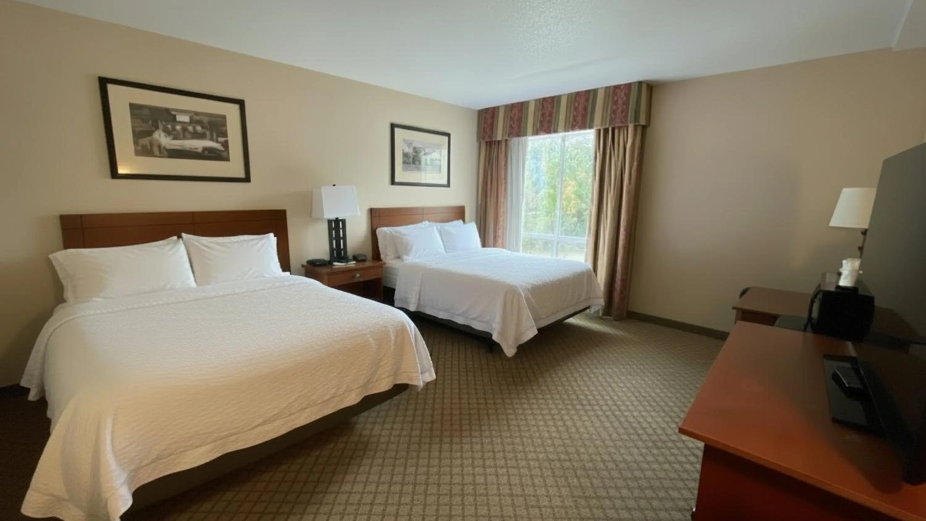 Photo of the whole room, Bed in Holiday Inn Purdue - Fort Wayne by IHG