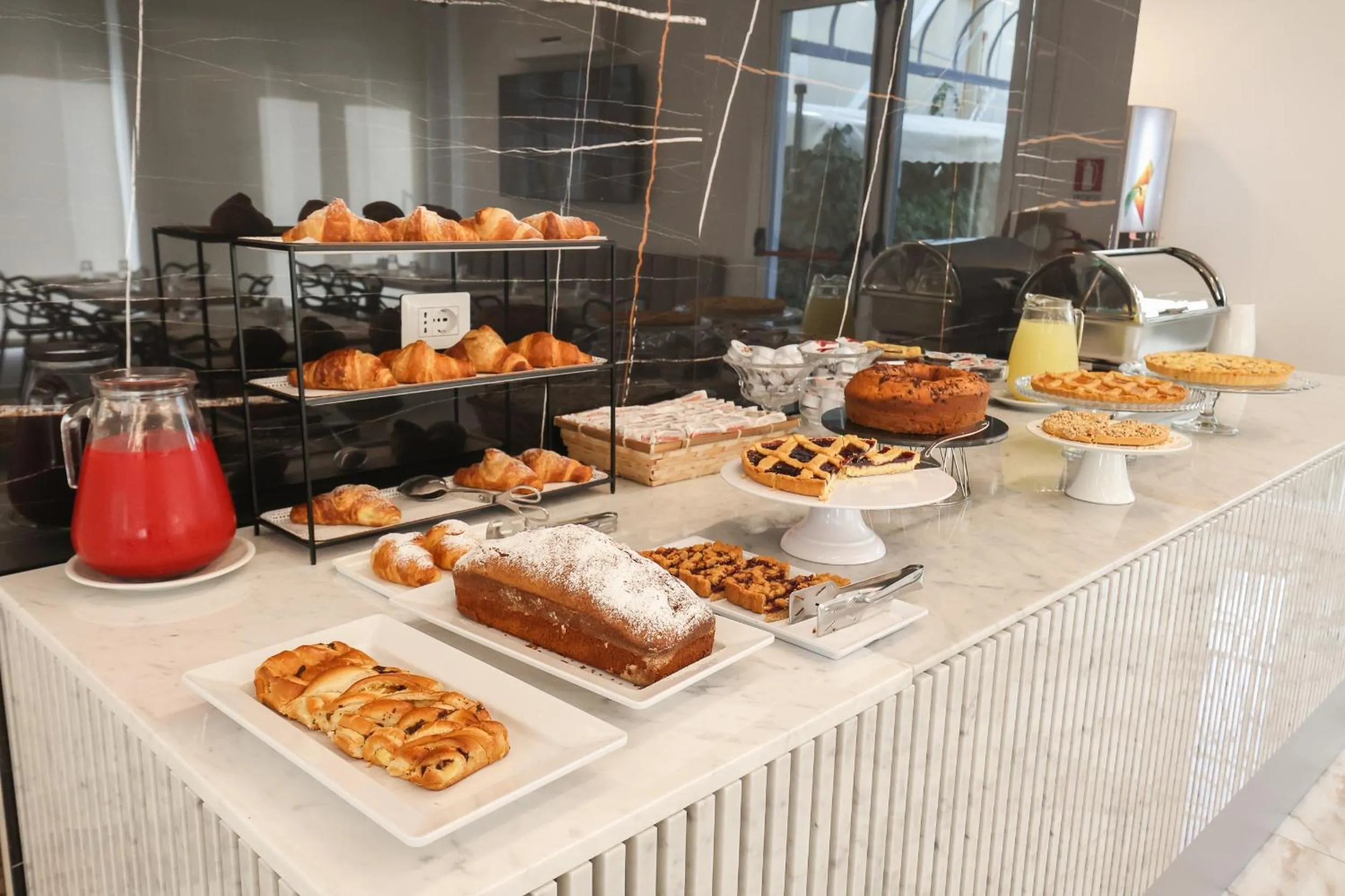 Food and drinks in Hotel Cenisio