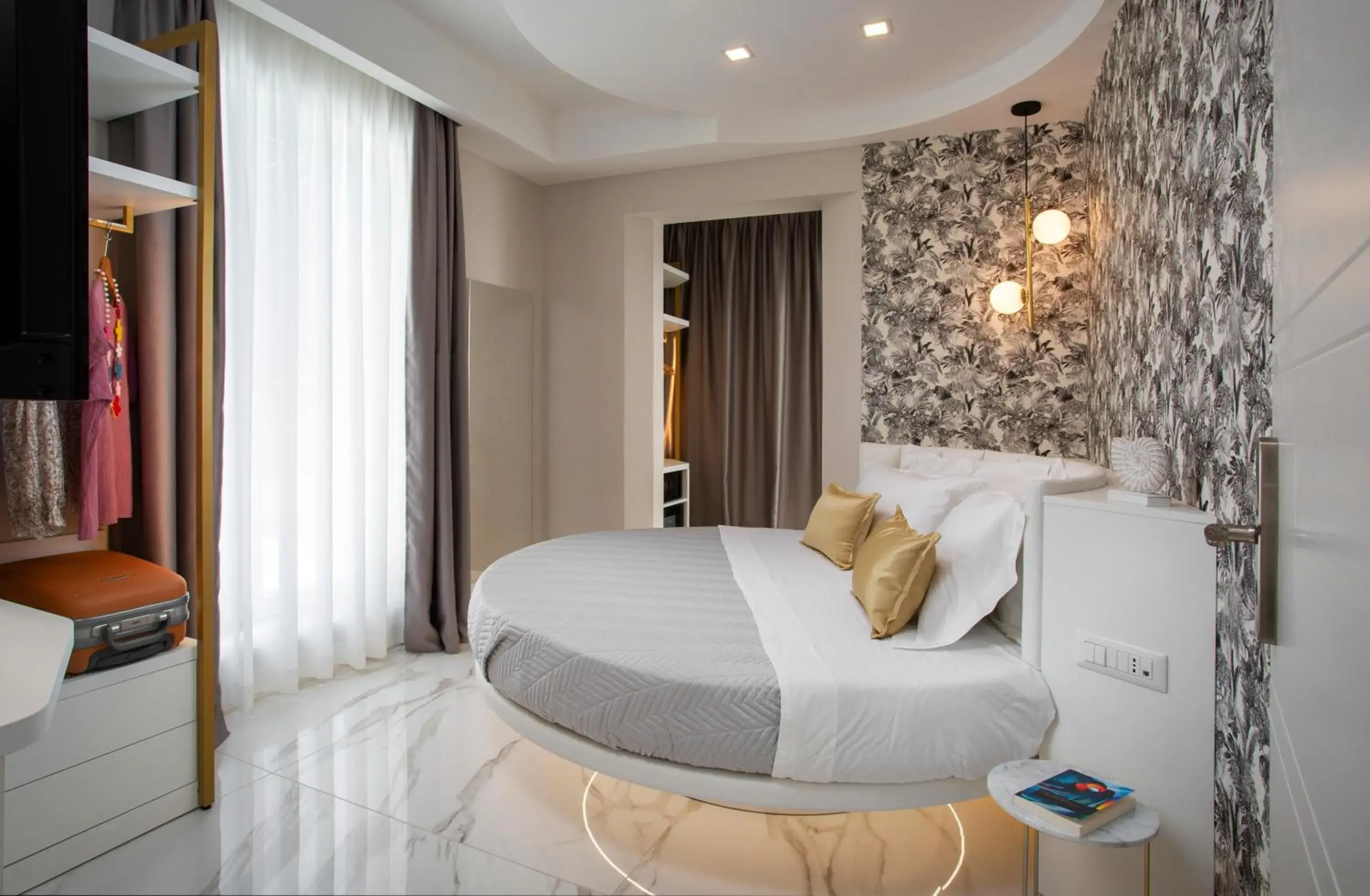 Suite with Spa Bath in Hotel Cenisio Suite with Spa Bath in Hotel Cenisio