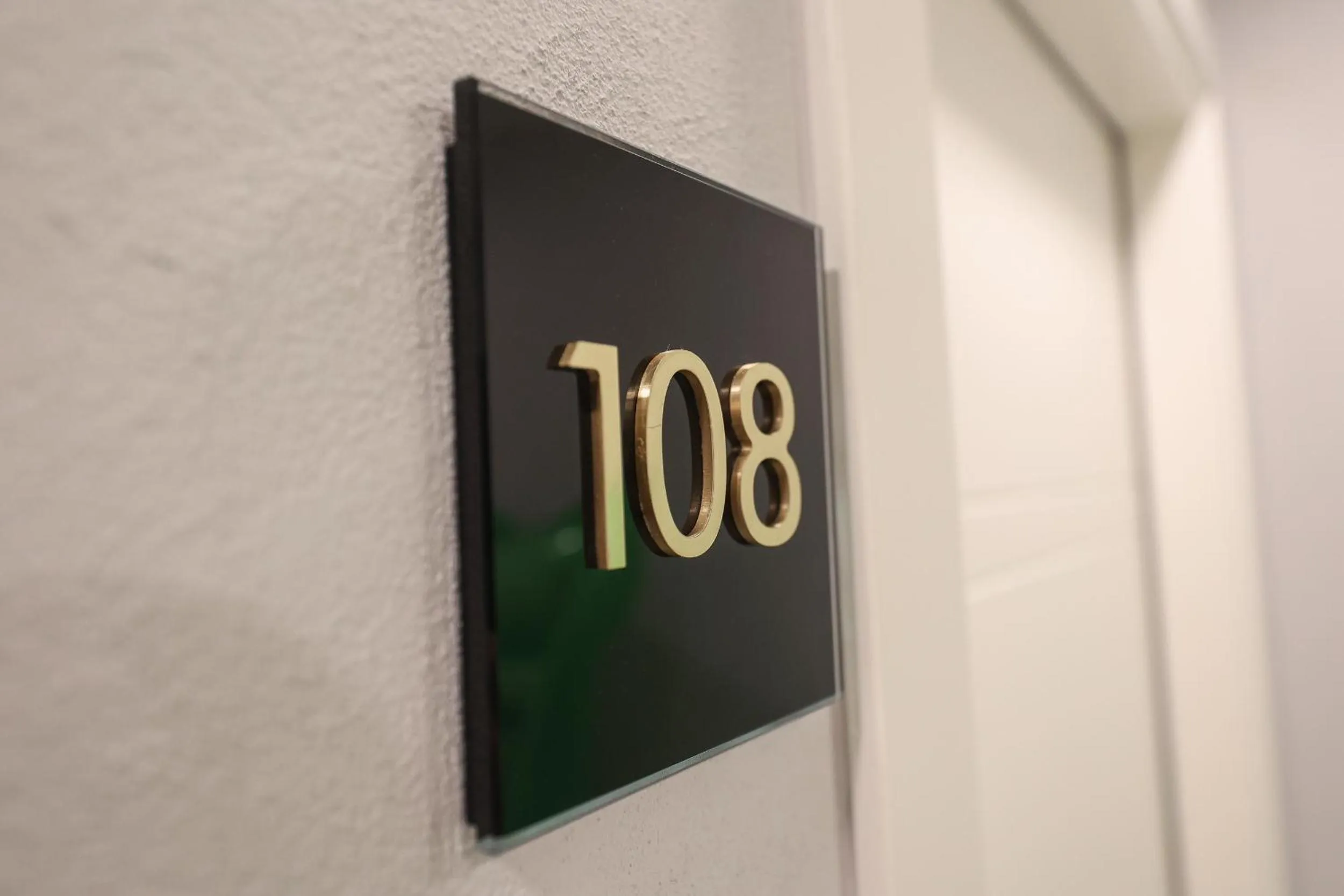 Logo/Certificate/Sign in Hotel Cenisio