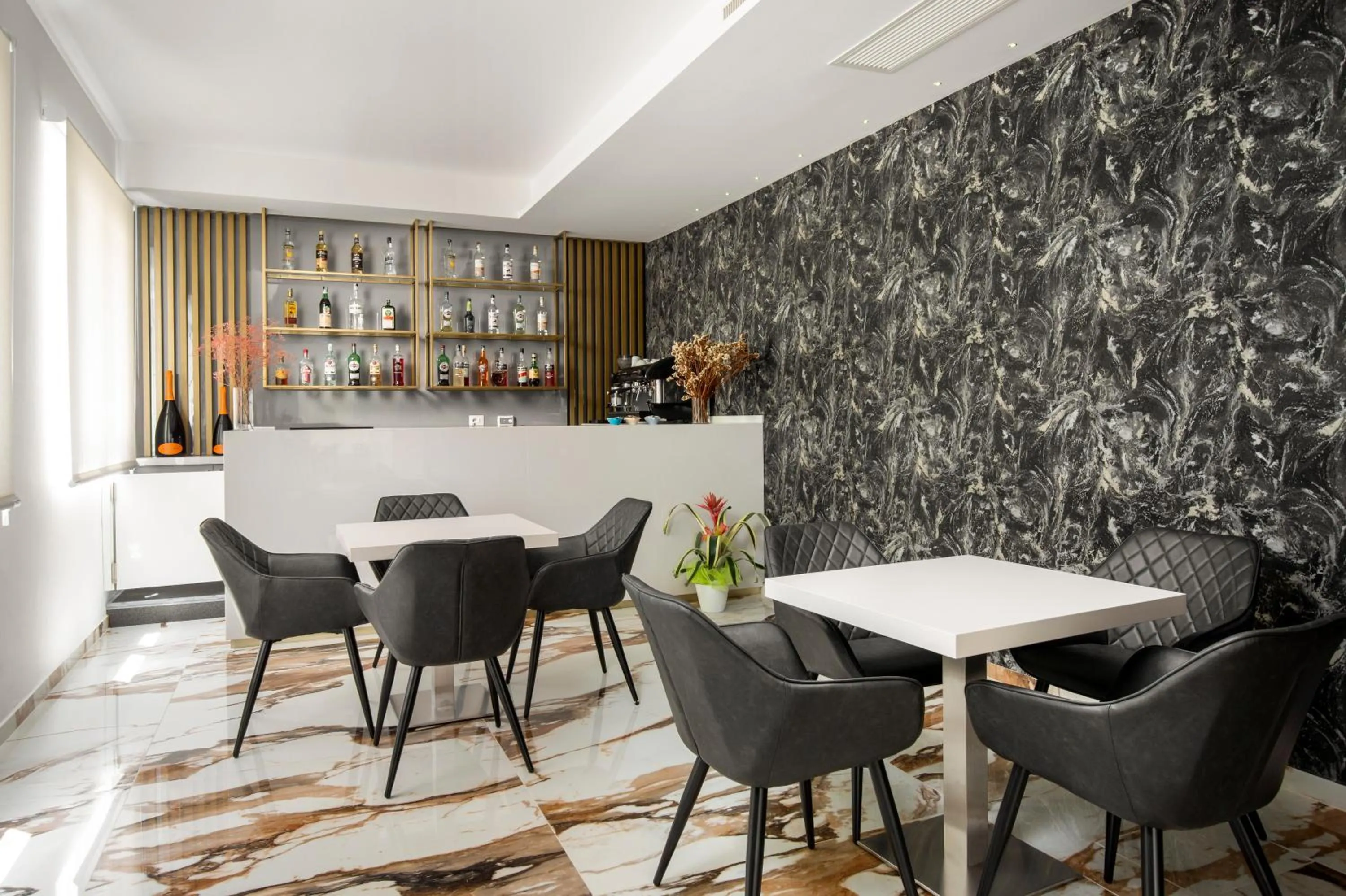 Lounge or bar in Hotel Cenisio