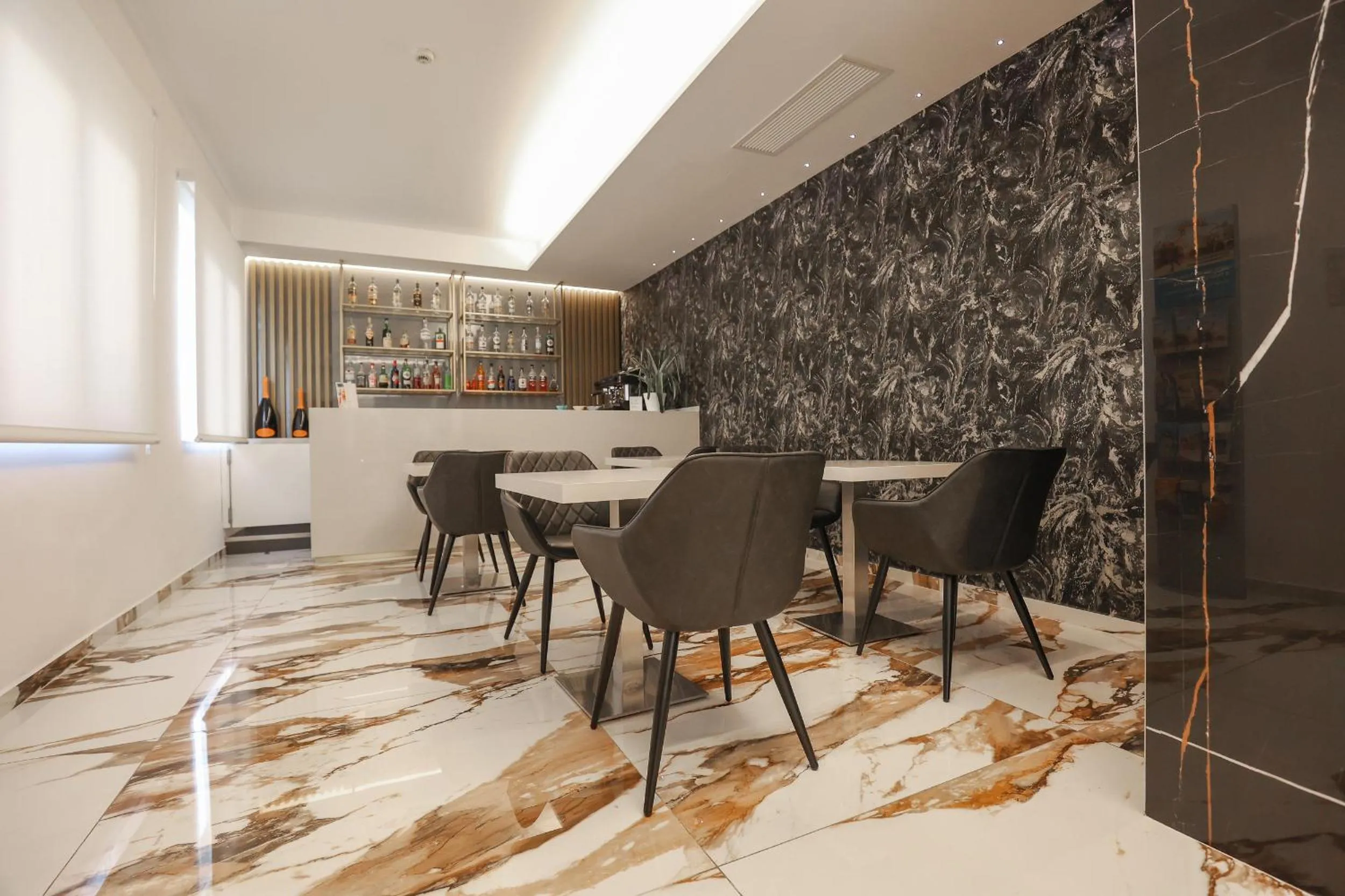 Seating area in Hotel Cenisio