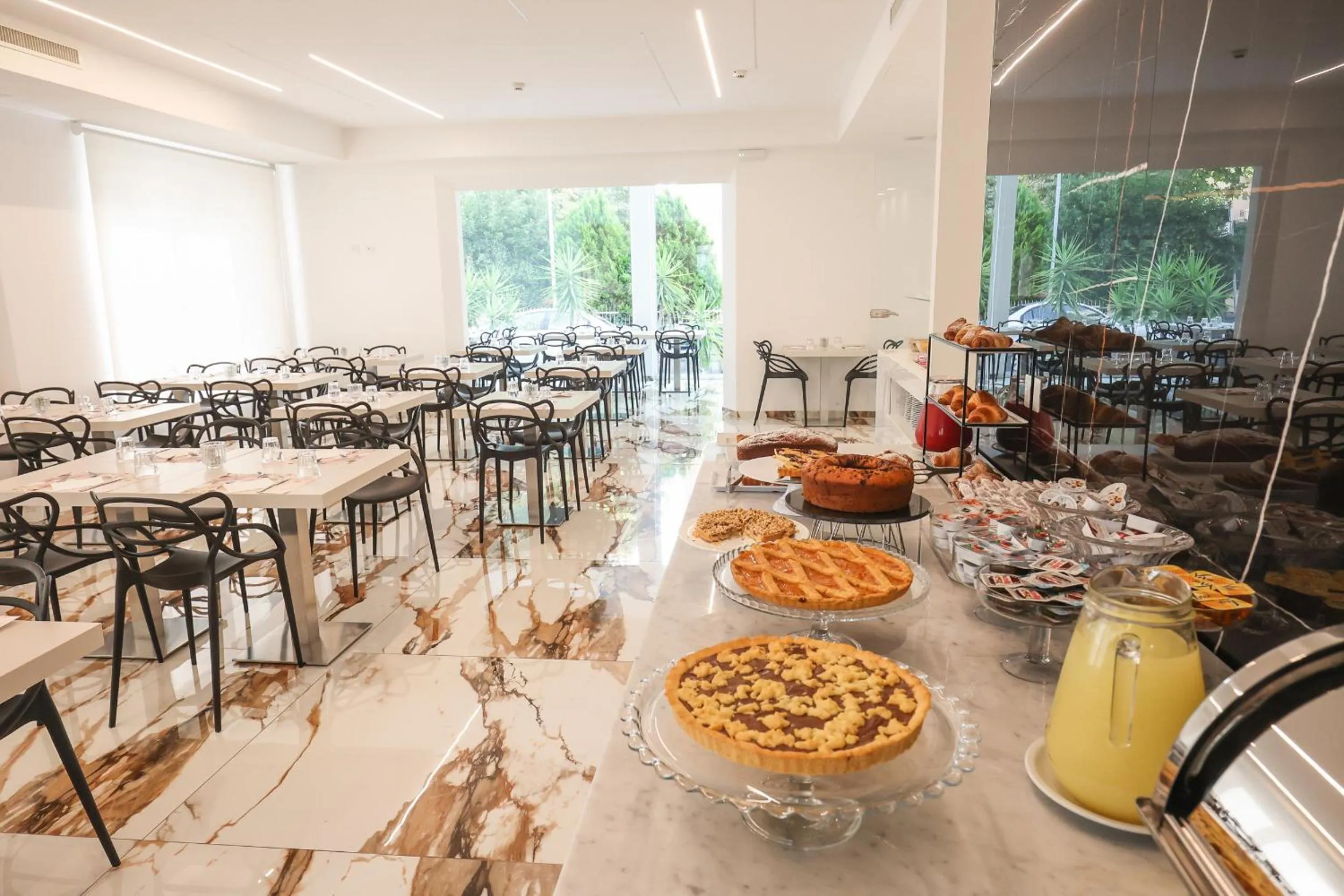 Restaurant/places to eat in Hotel Cenisio