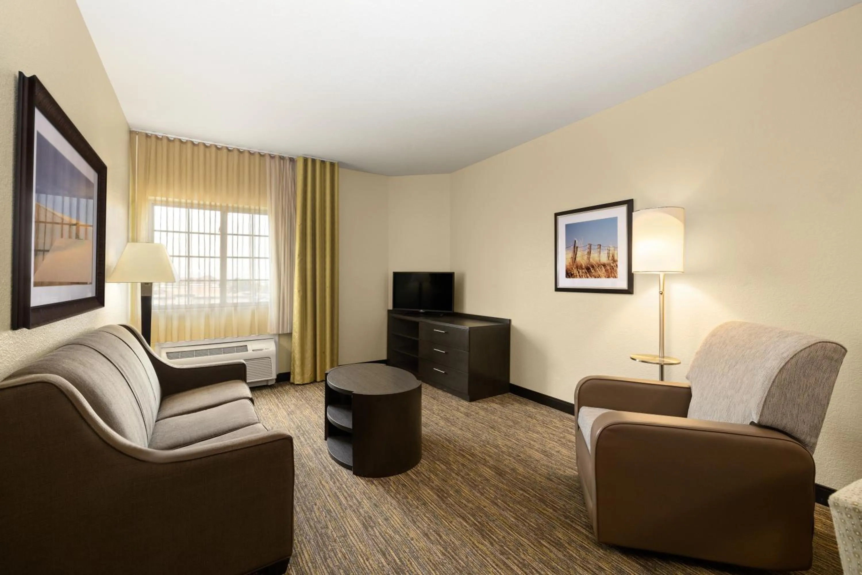 Living room in Candlewood Suites Bismarck
