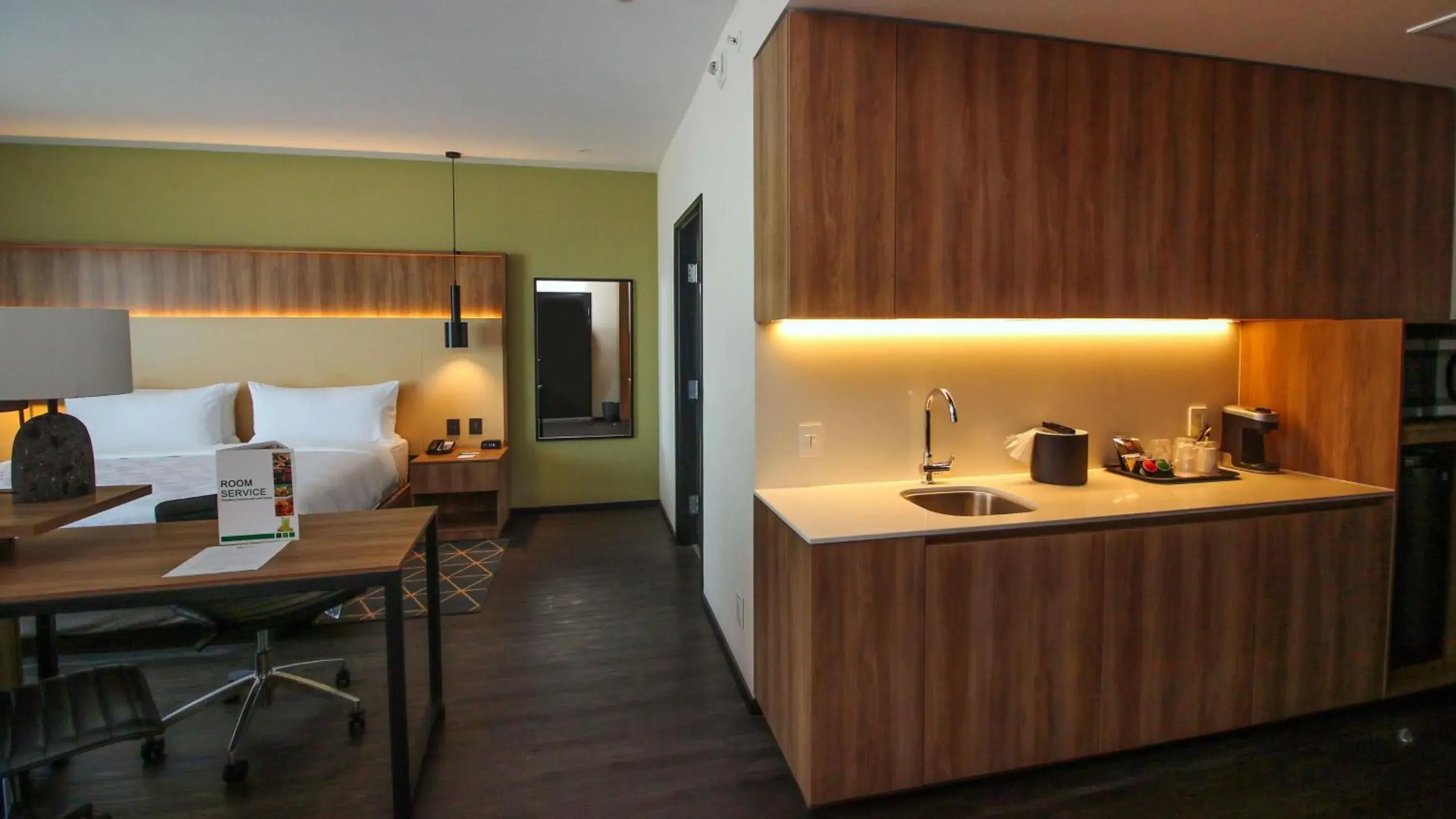 Premium King Room with City View in Holiday Inn San Luis Potosi-Quijote by IHG Premium King Room with City View in Holiday Inn San Luis Potosi-Quijote by IHG