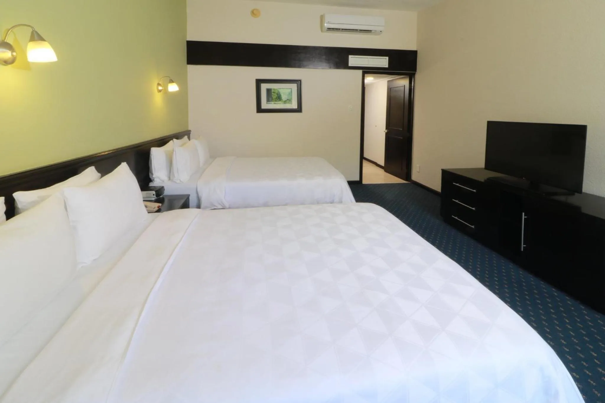 Photo of the whole room, Bed in Holiday Inn San Luis Potosi-Quijote by IHG