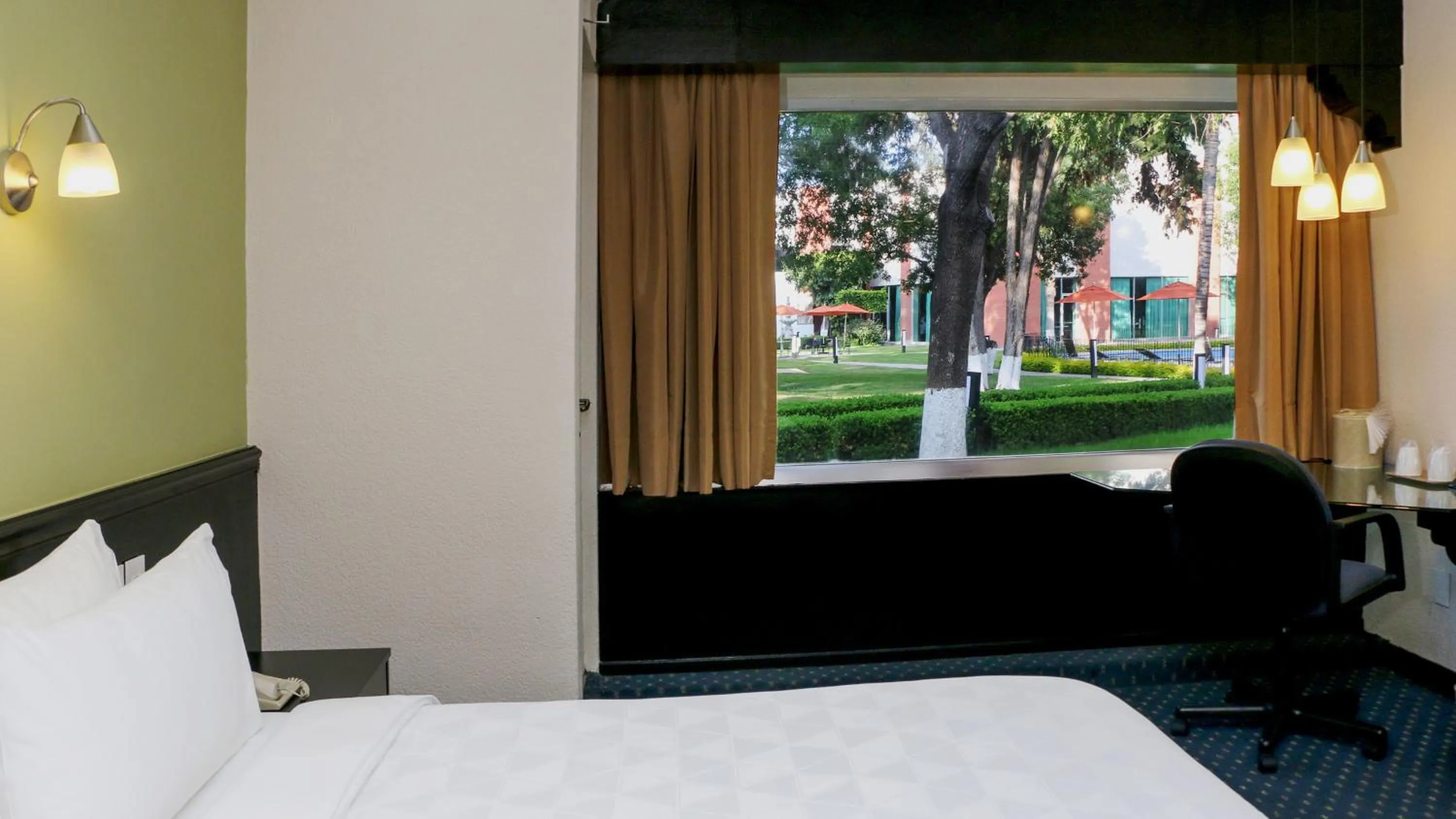 Photo of the whole room, Bed in Holiday Inn San Luis Potosi-Quijote by IHG