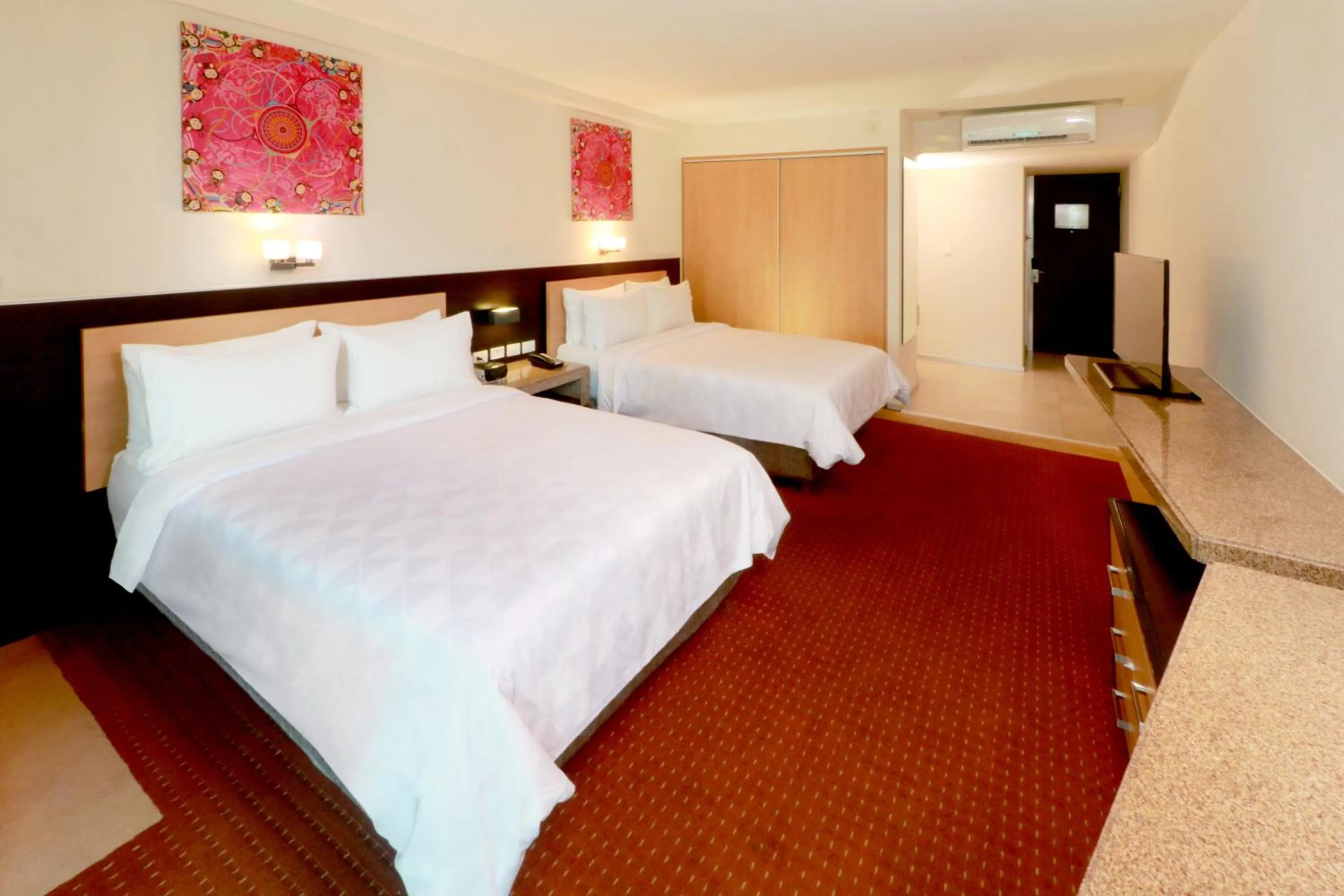 Photo of the whole room, Bed in Holiday Inn San Luis Potosi-Quijote by IHG