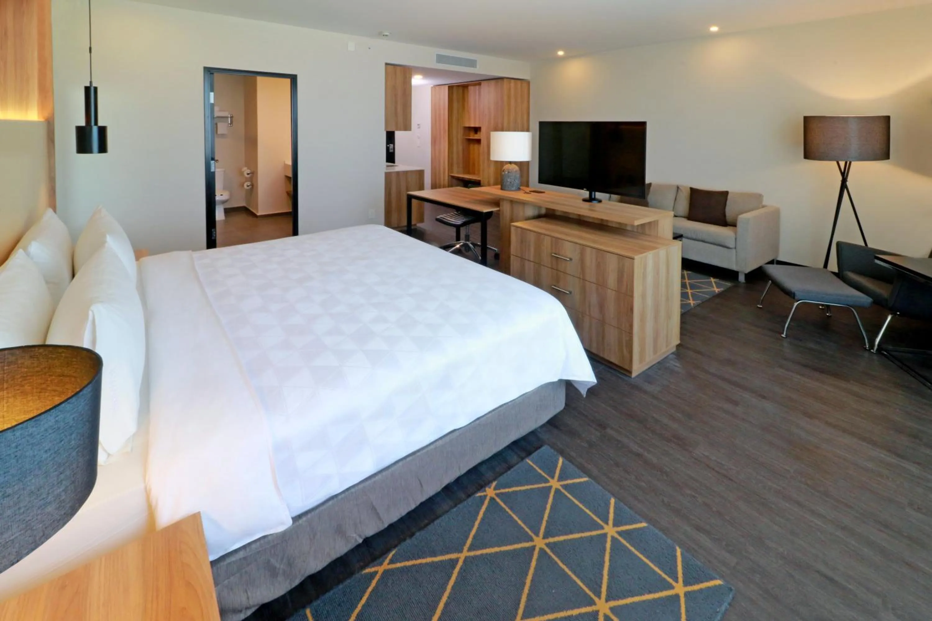 Photo of the whole room, Bed in Holiday Inn San Luis Potosi-Quijote by IHG