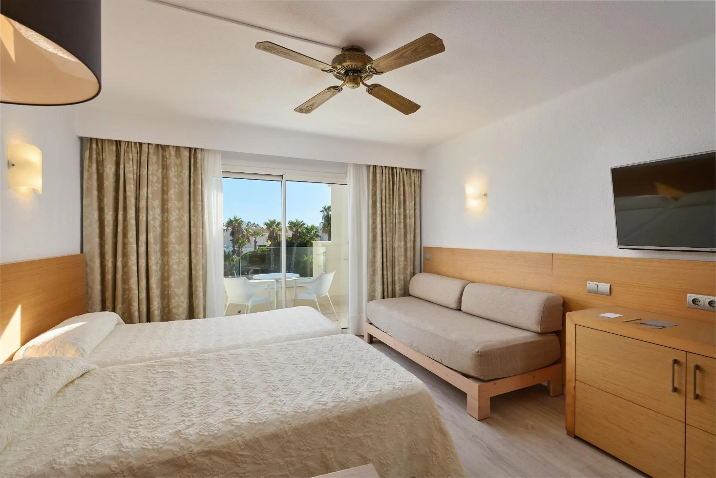 Bed in Hipotels Mediterraneo Club