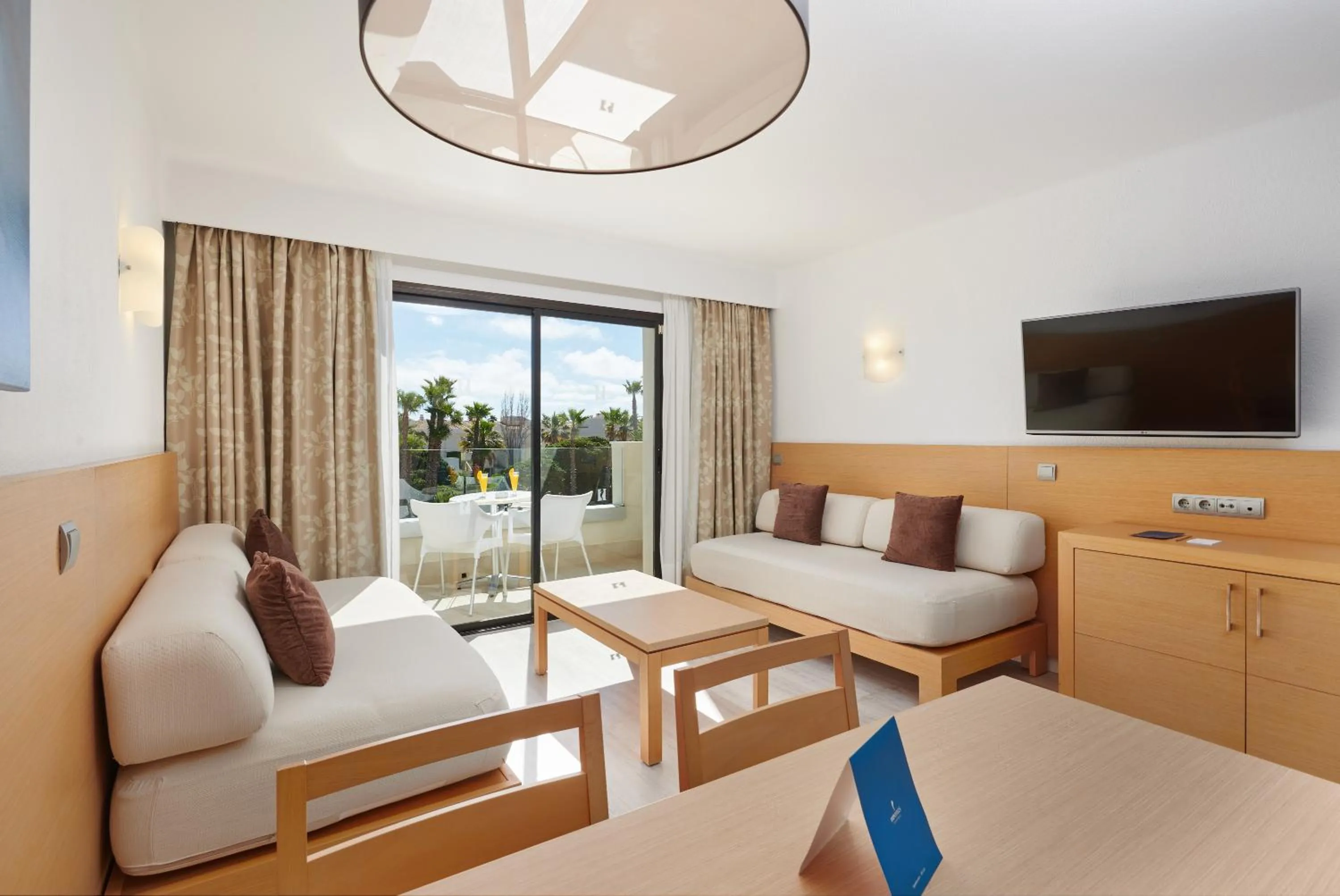 TV and multimedia in Hipotels Mediterraneo Club