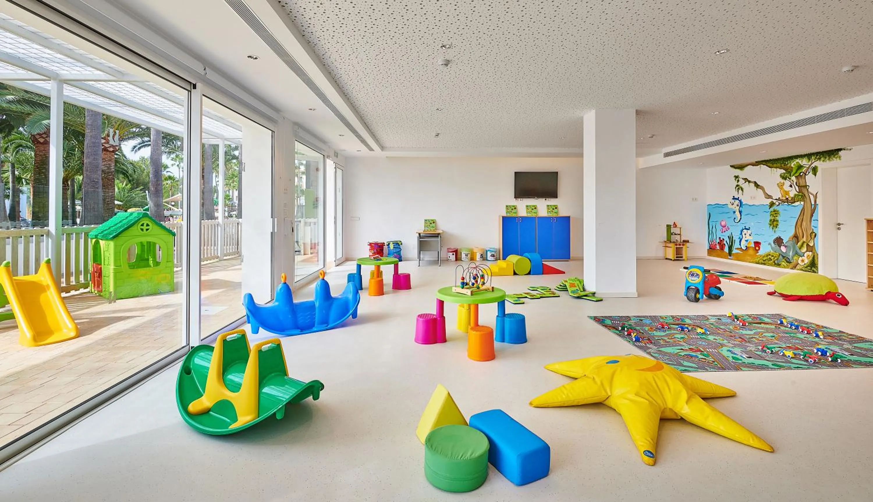 Game Room in Hipotels Mediterraneo Club