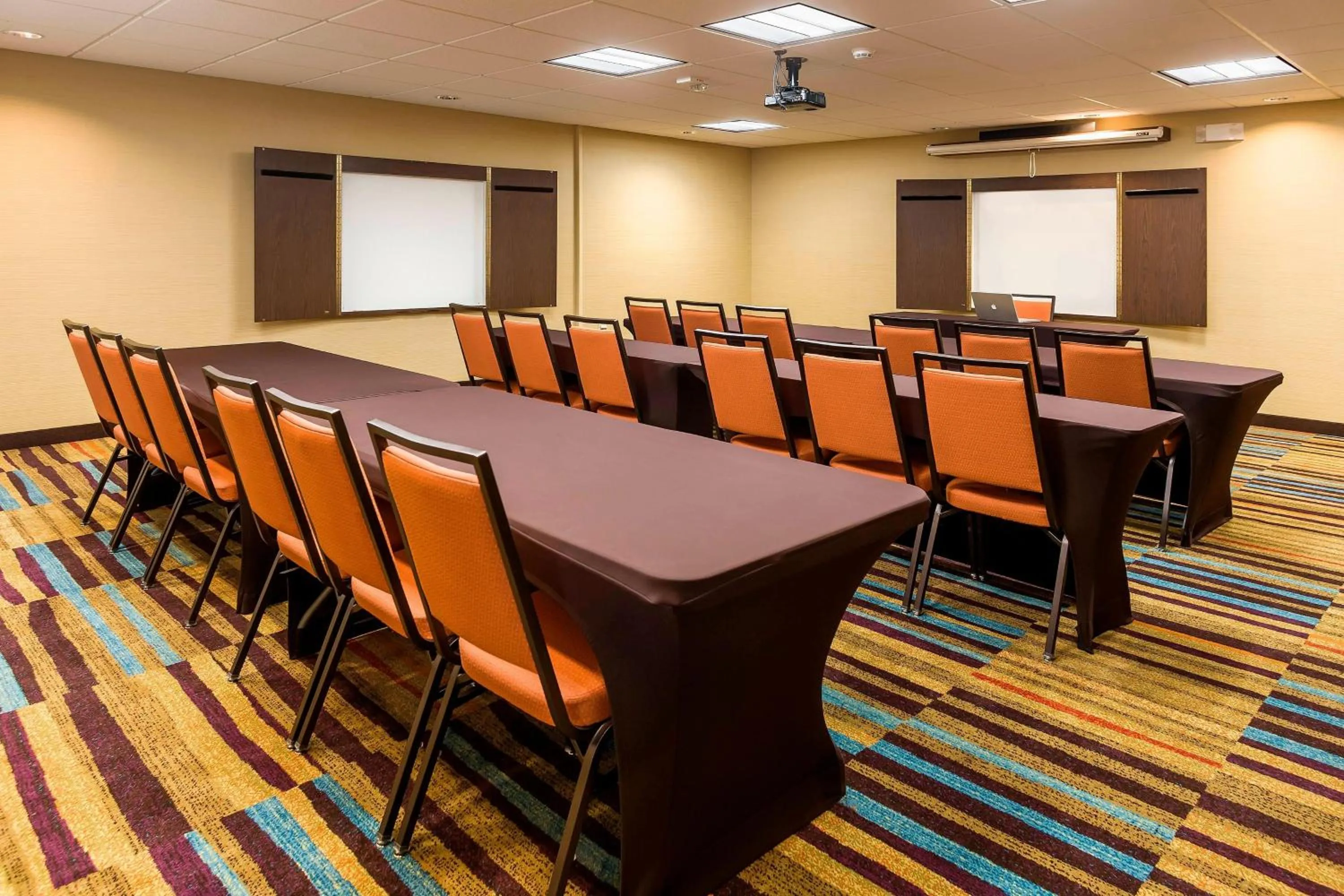 Meeting/conference room in Fairfield Inn & Suites Dallas Park Central