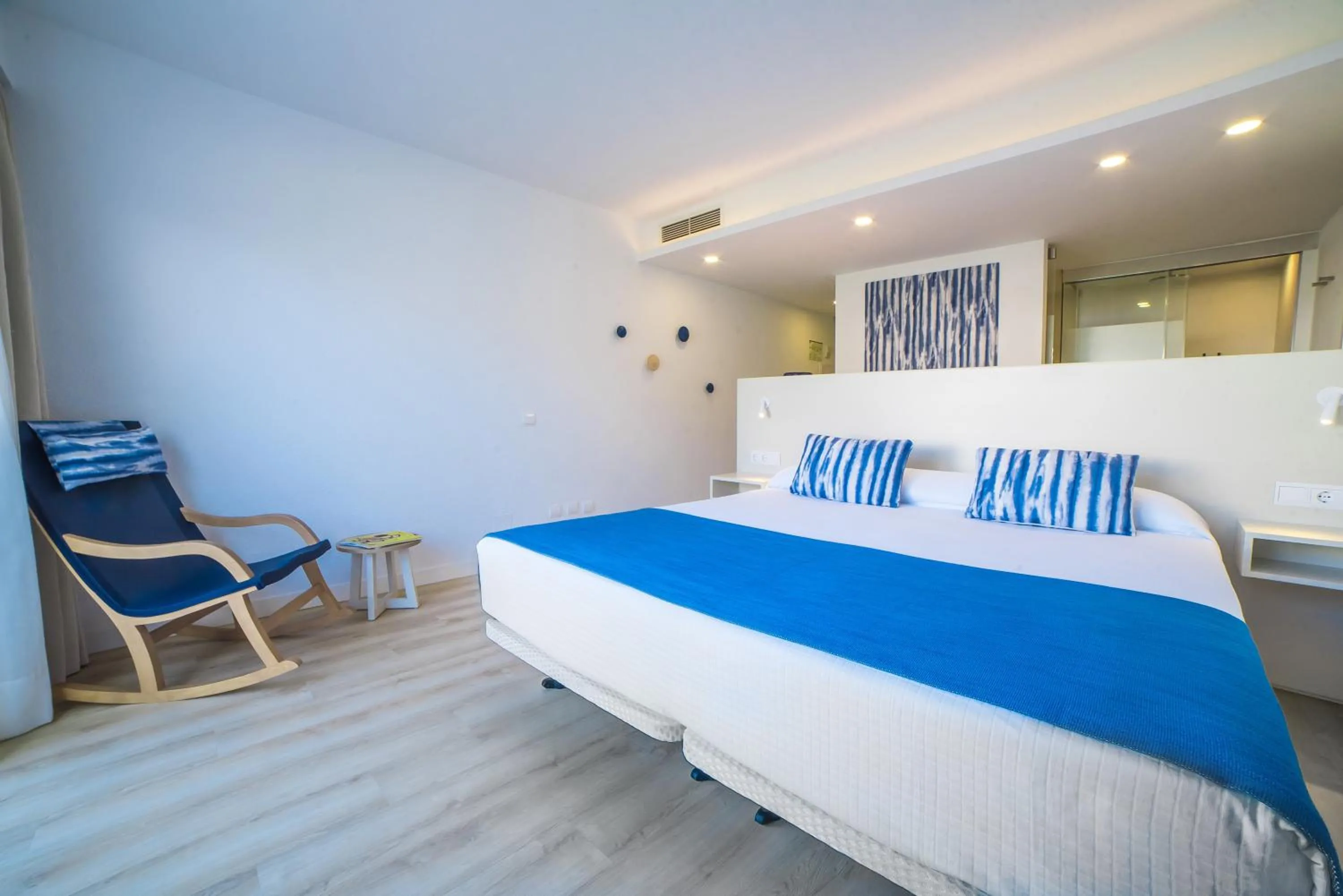 Photo of the whole room, Bed in Blau Punta Reina