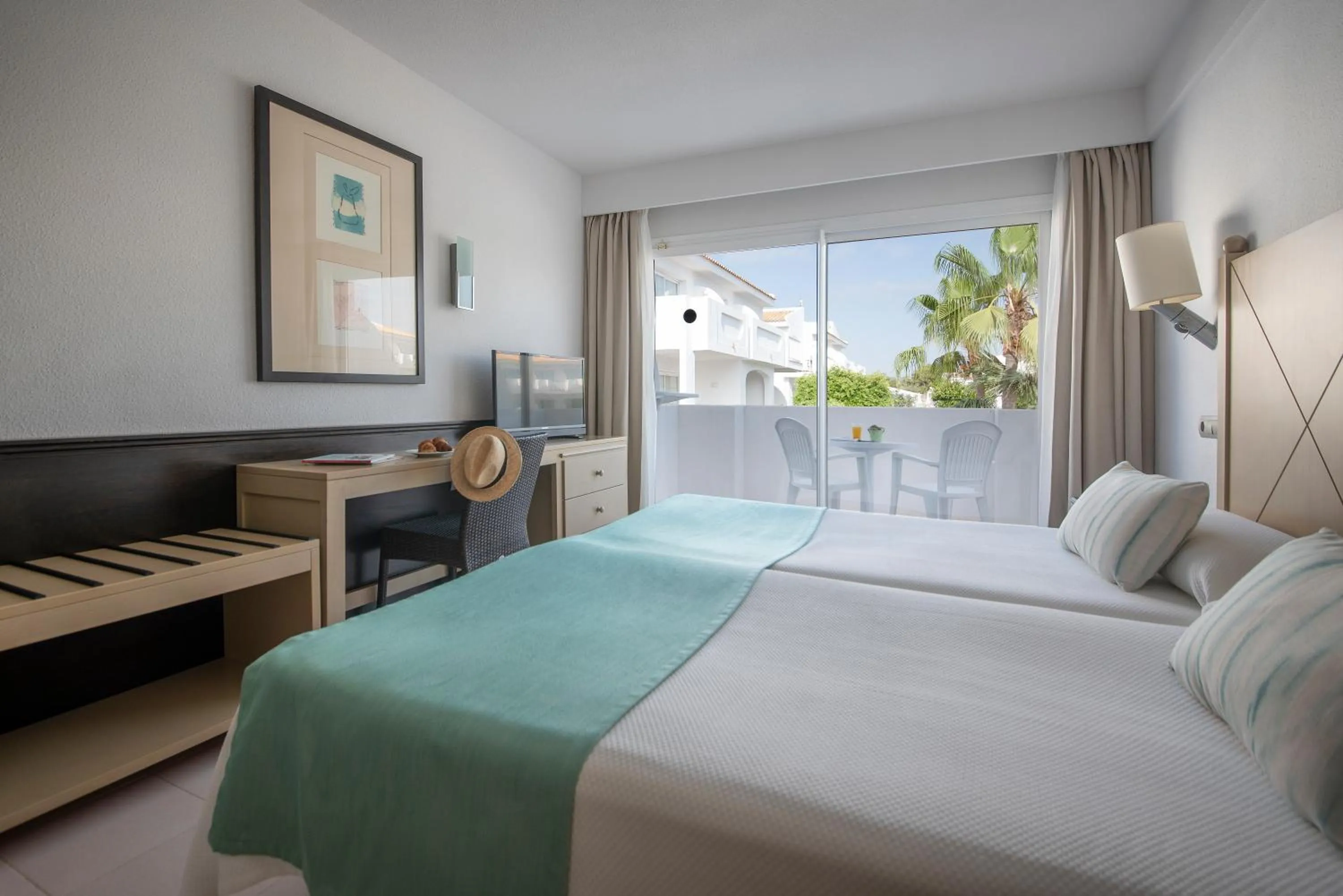 Bedroom, Bed in Blau Punta Reina