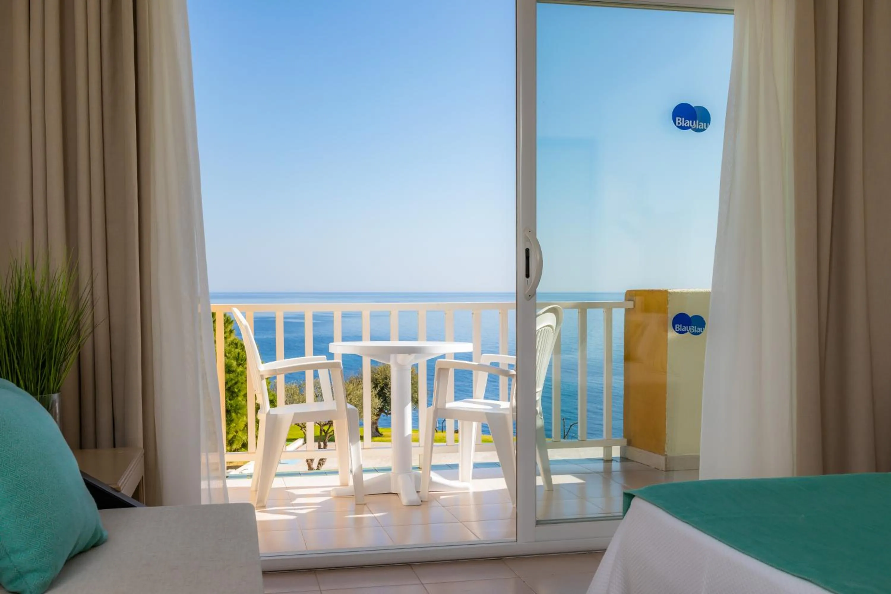 Sea view, Bed in Blau Punta Reina