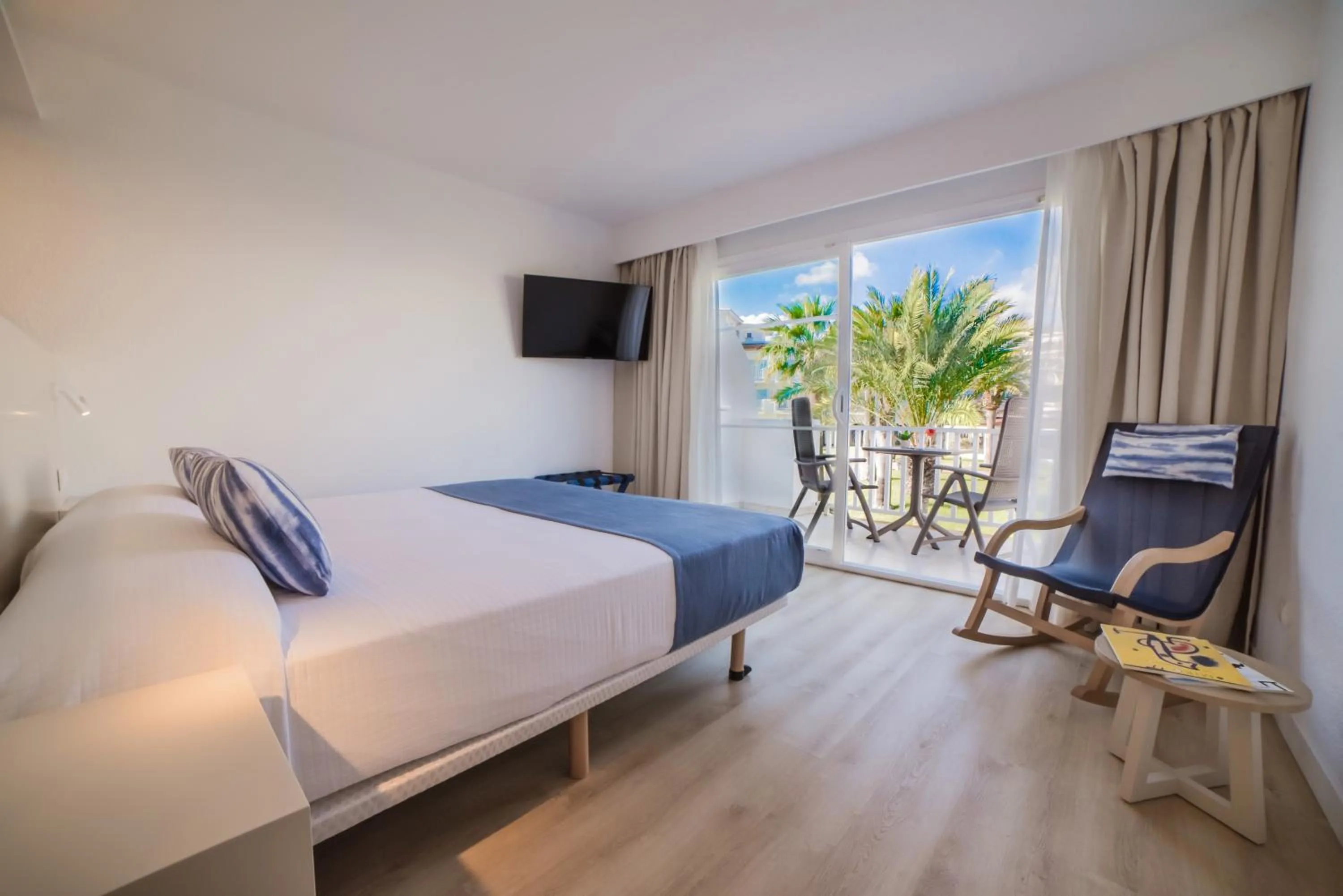 Photo of the whole room, Bed in Blau Punta Reina