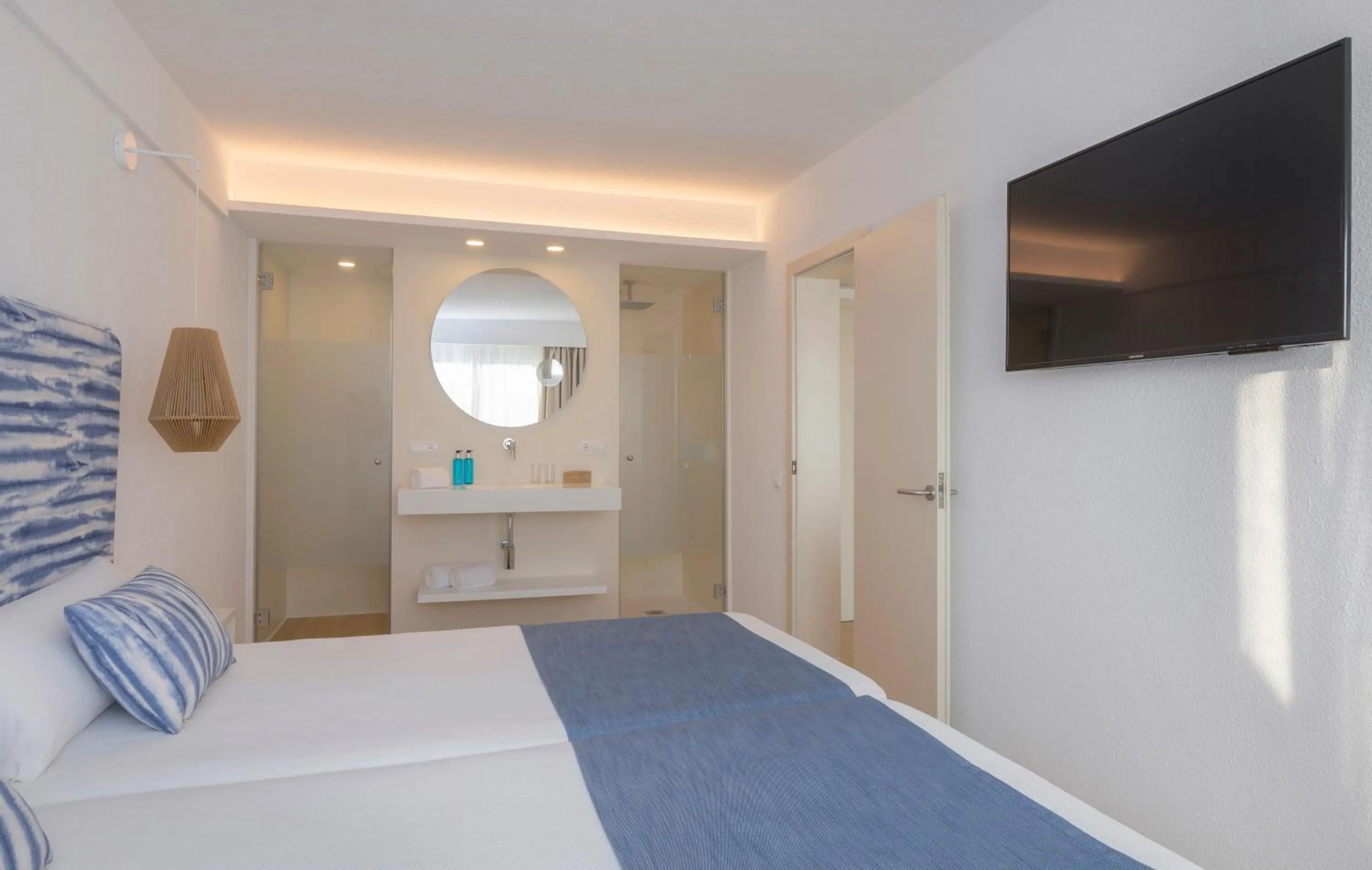 Photo of the whole room, Bed in Blau Punta Reina