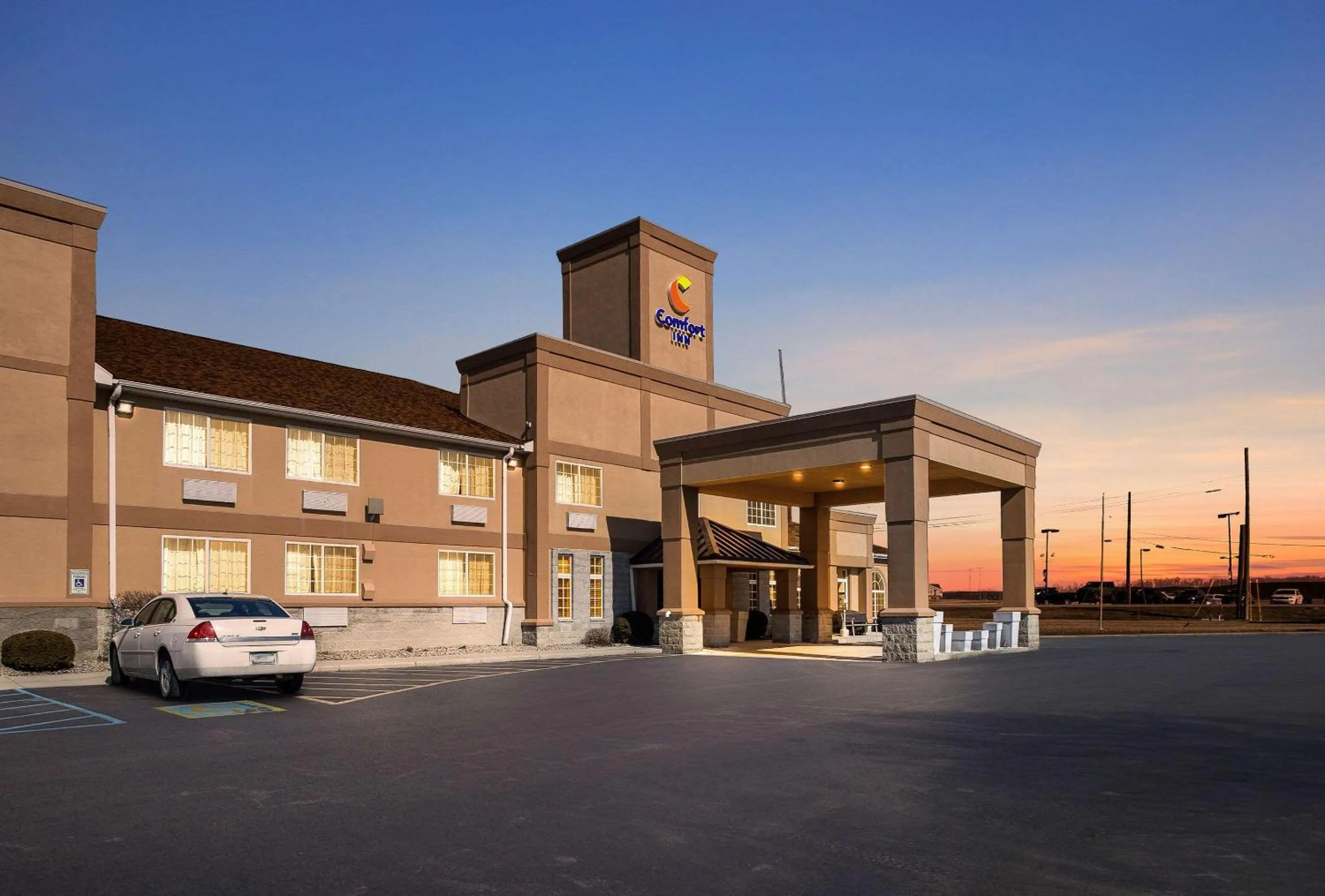 Property building in Comfort Inn Near Ouabache State Park