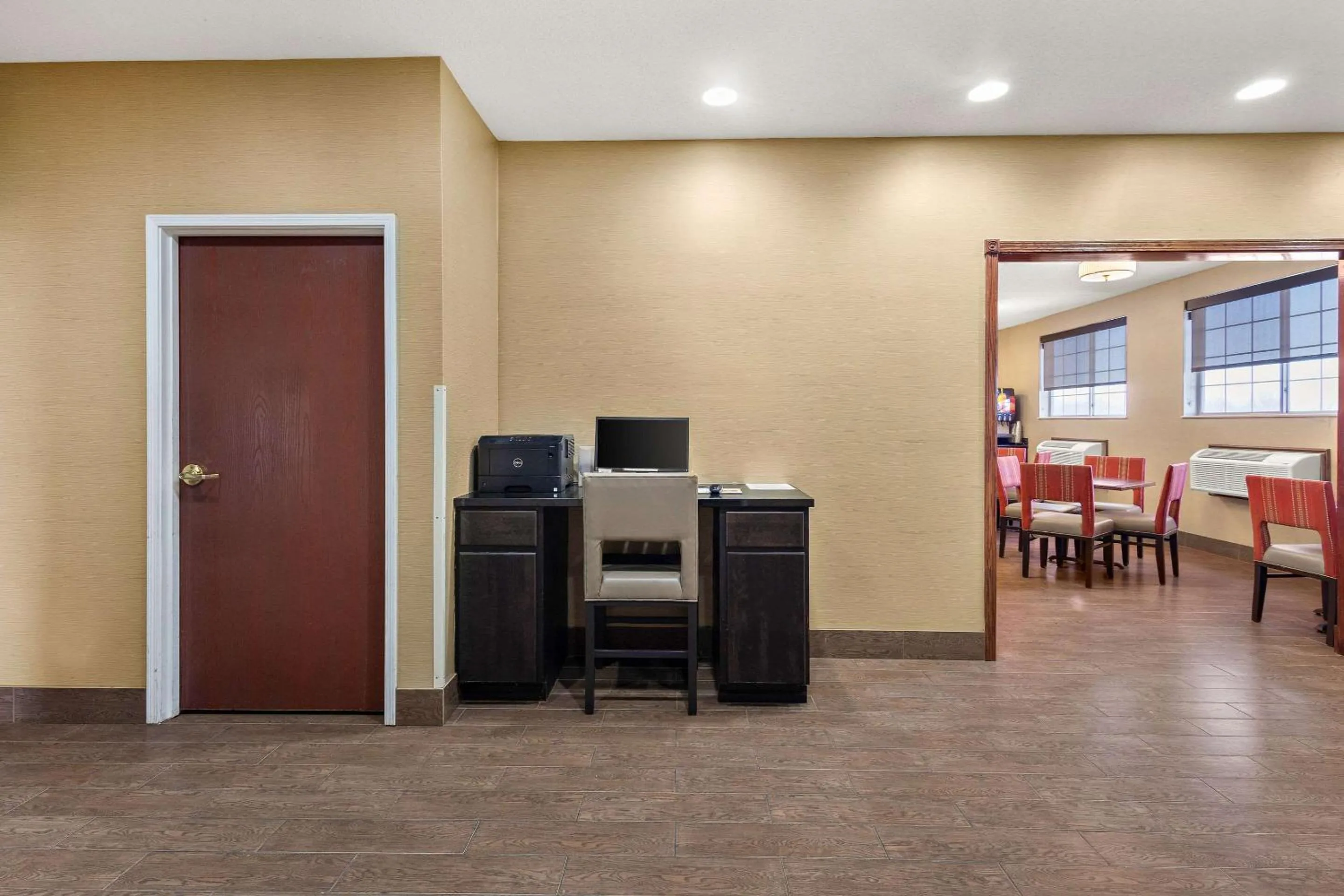 Business facilities in Comfort Inn Near Ouabache State Park