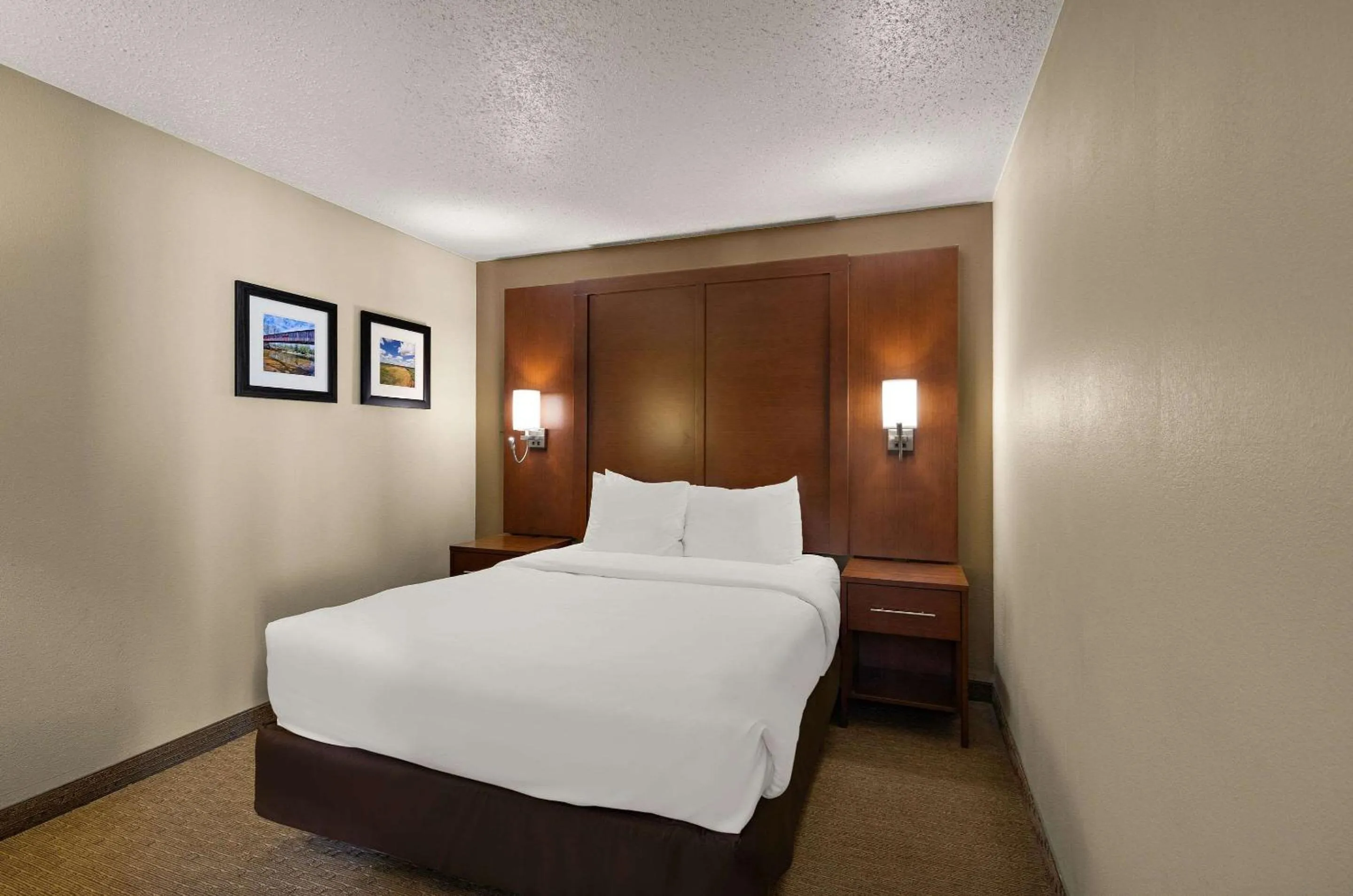 Bedroom, Bed in Comfort Inn Near Ouabache State Park