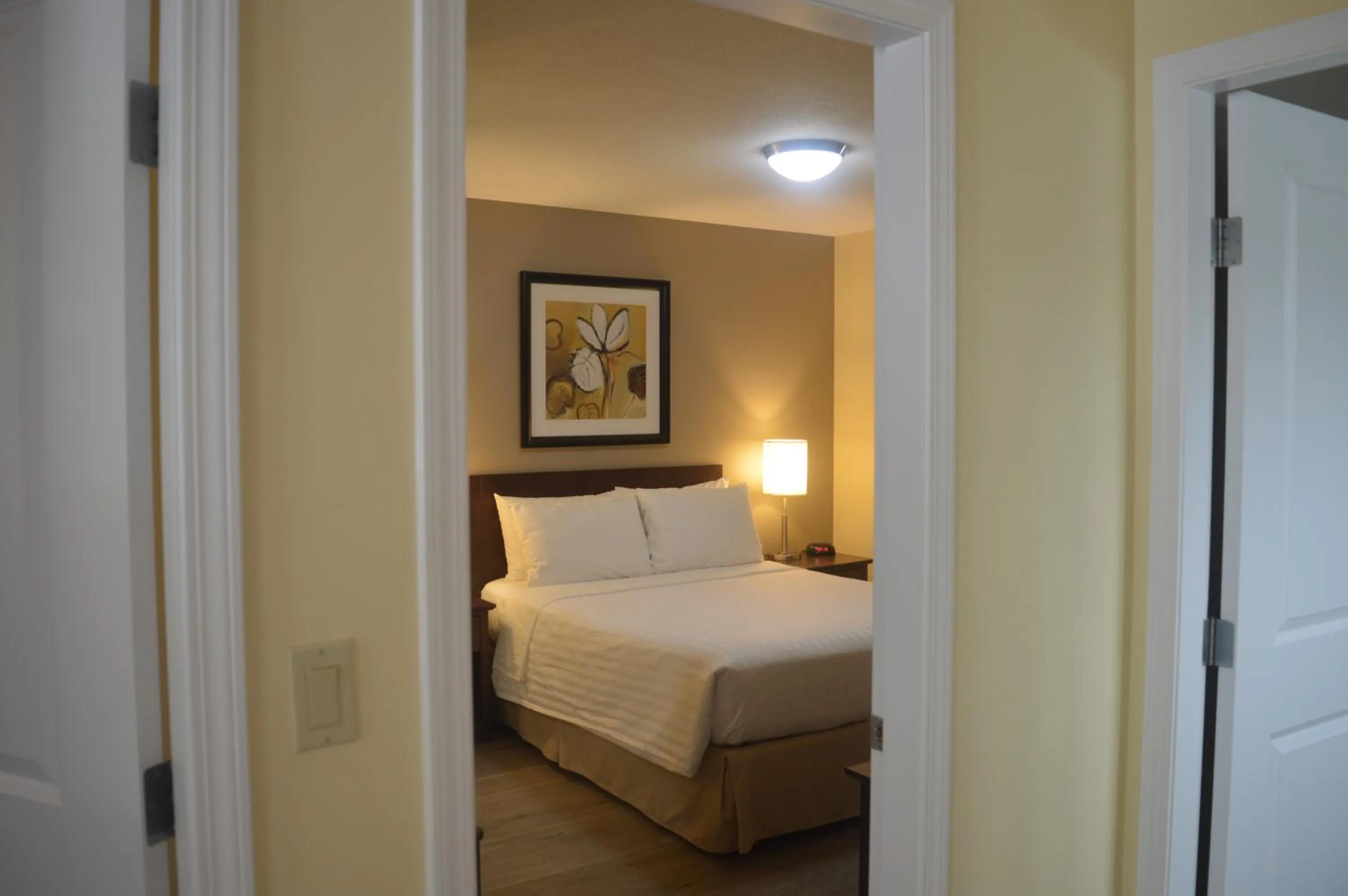 Bedroom, Bed in Siesta Suites