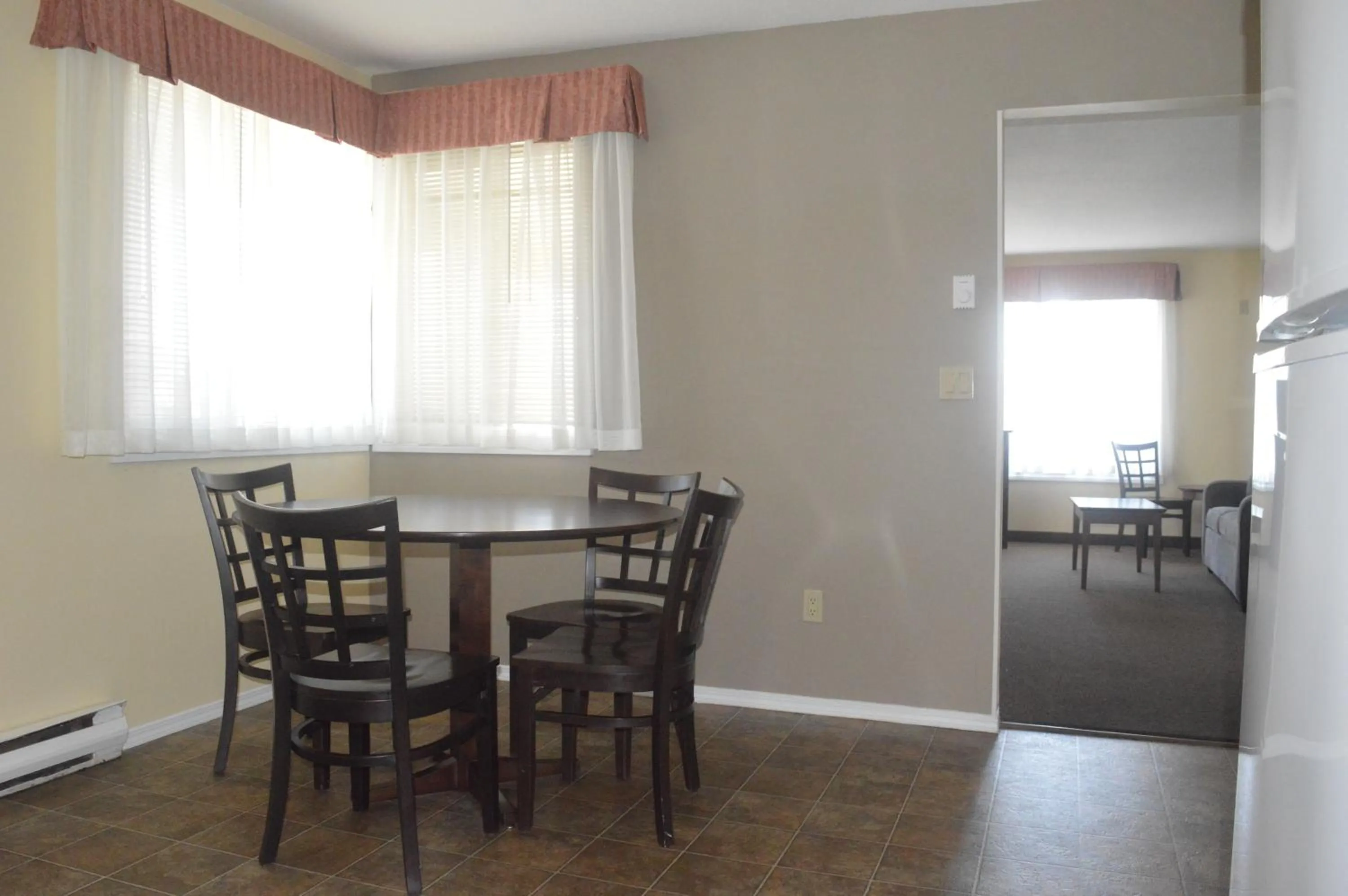 Dining area in Siesta Suites