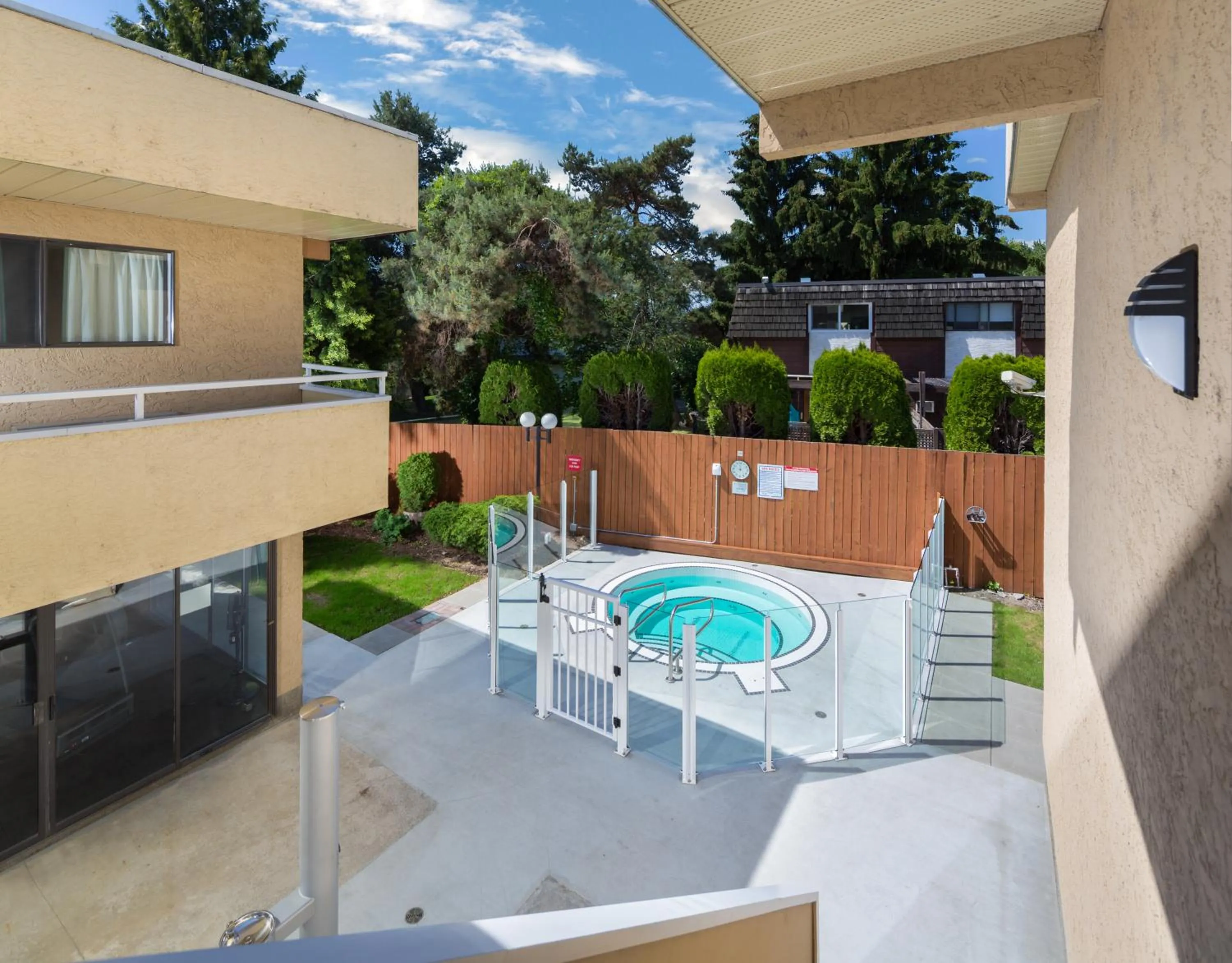 Hot Tub in Siesta Suites
