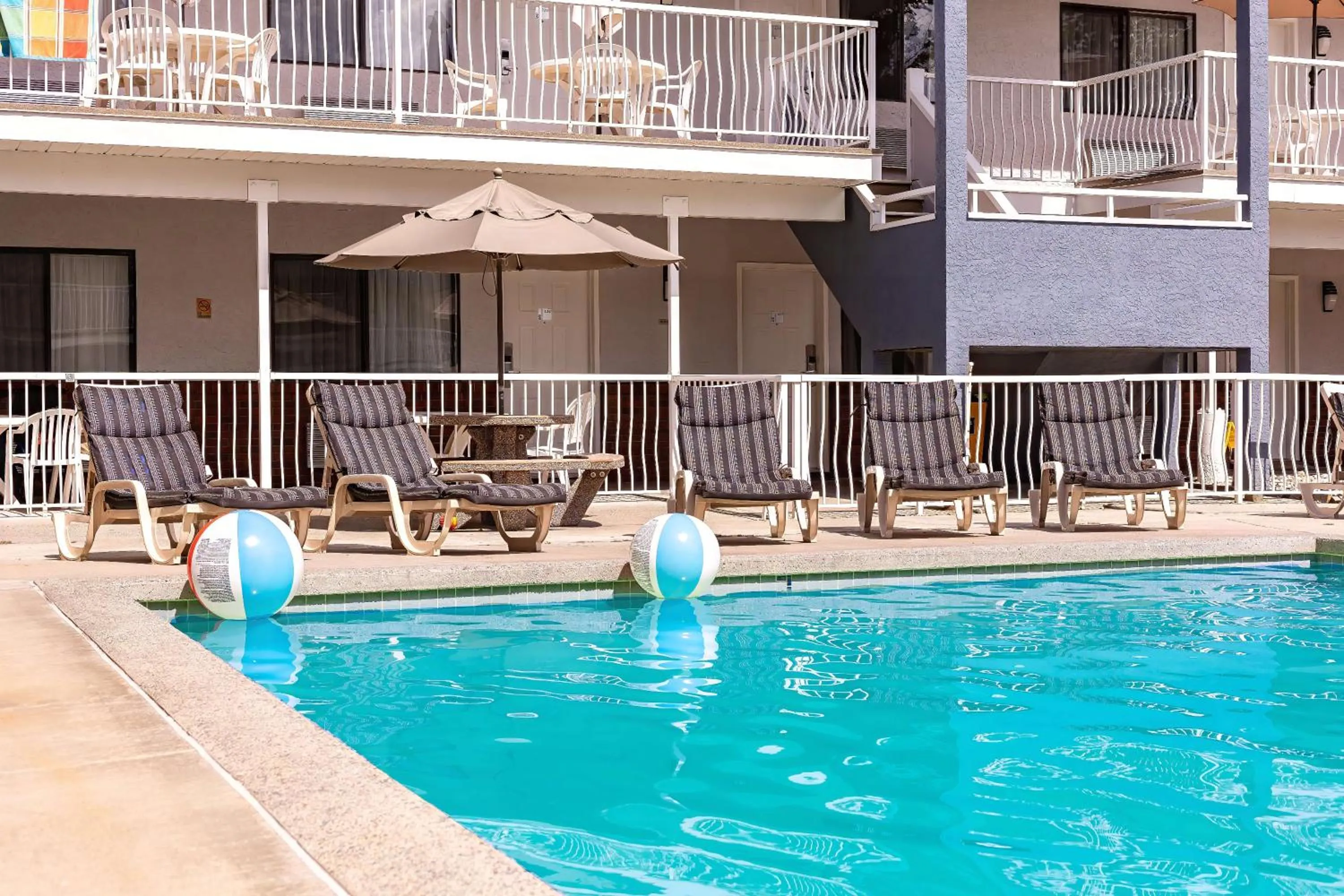 Swimming pool in Siesta Suites