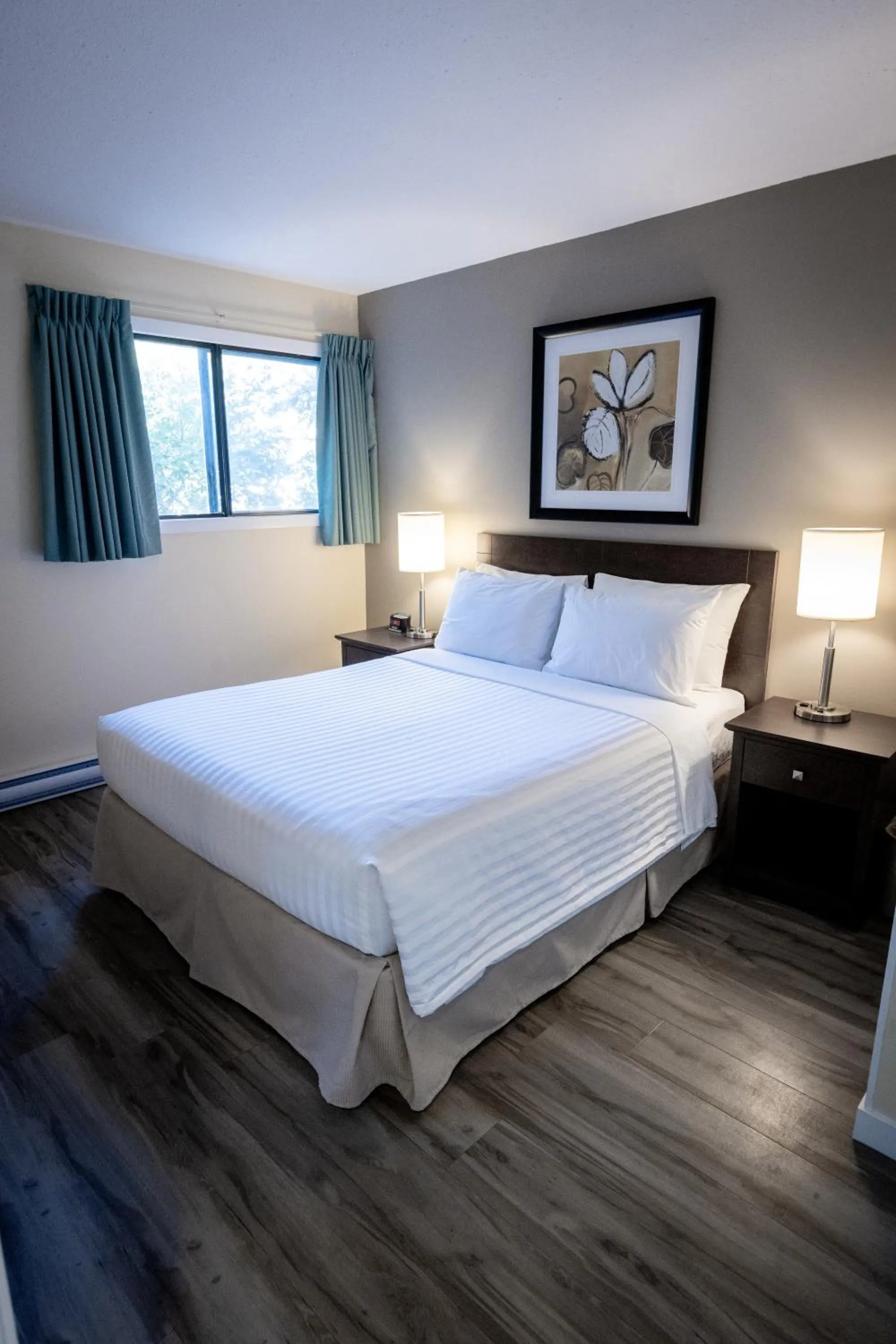 Bedroom, Bed in Siesta Suites