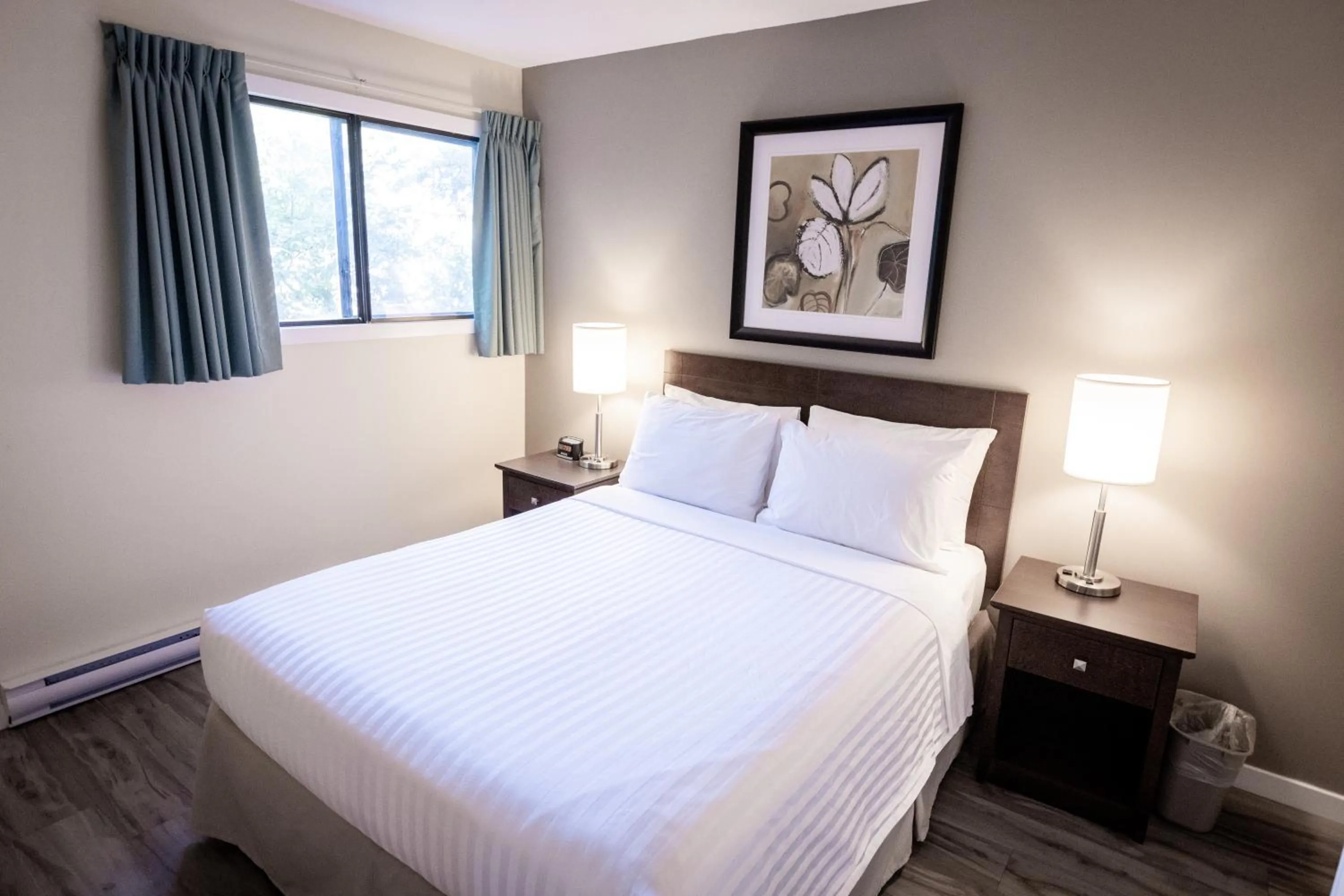 Bedroom, Bed in Siesta Suites