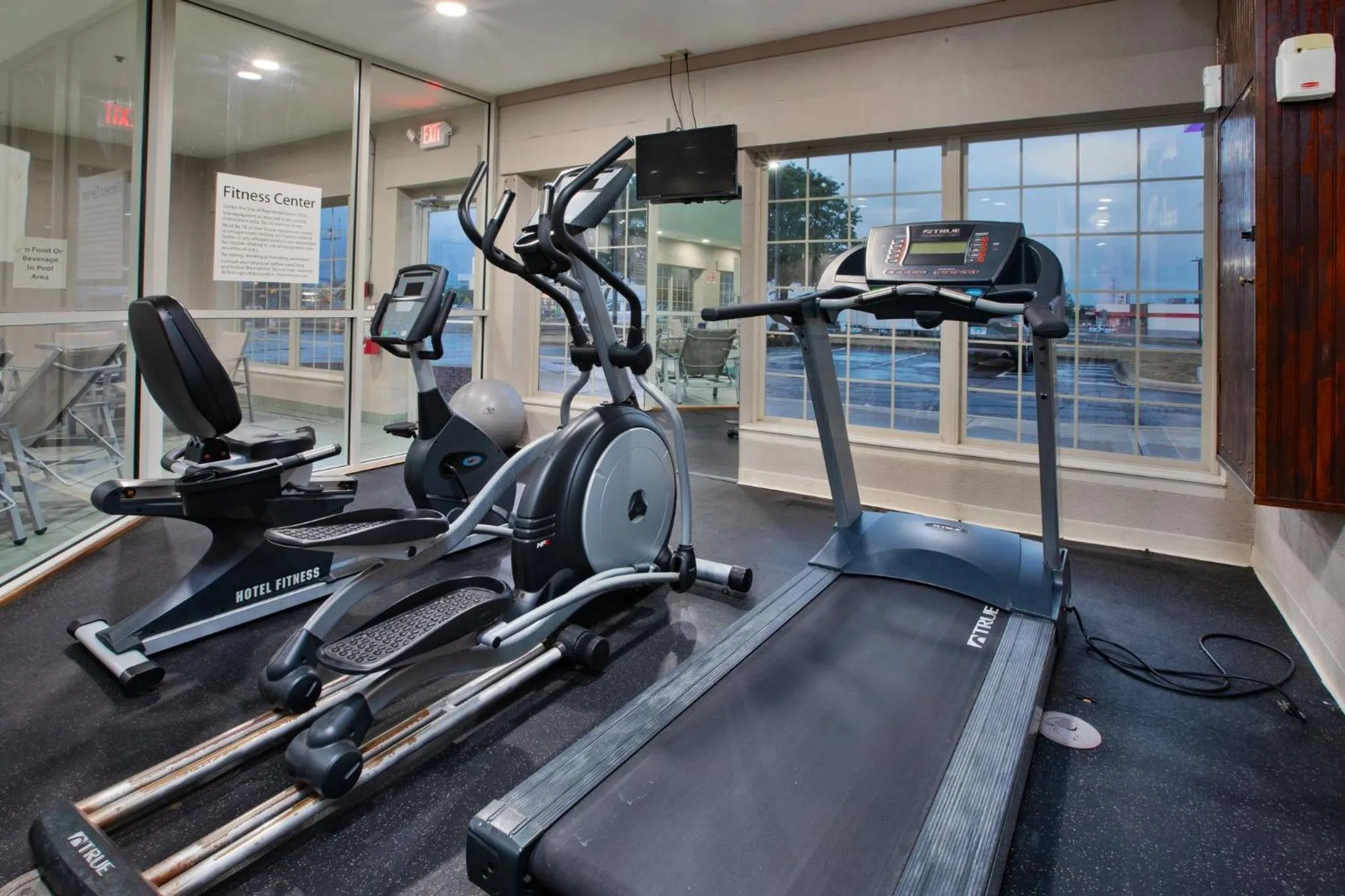Fitness centre/facilities in Holiday Inn Express Hotel & Suites Delaware-Columbus Area by IHG